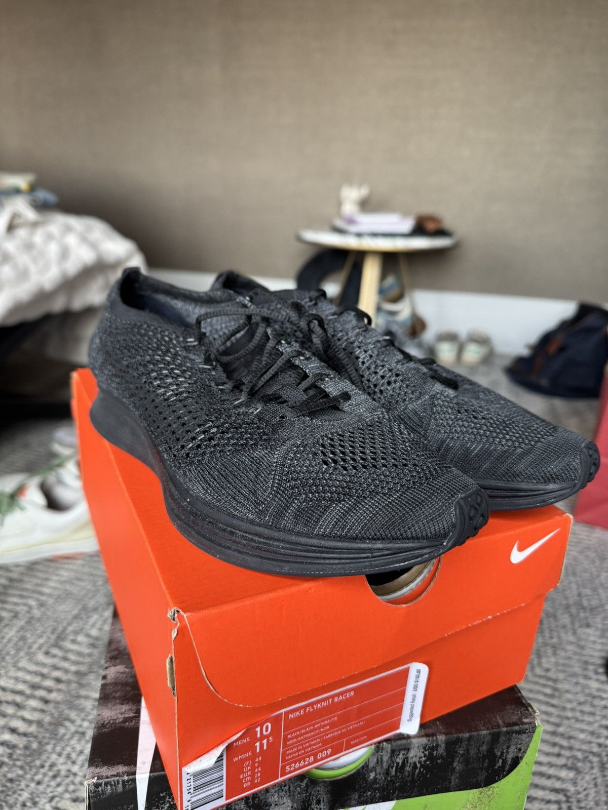 Nike Nike Flyknit Racer Size US 10 / EU 43 - 2 Thumbnail