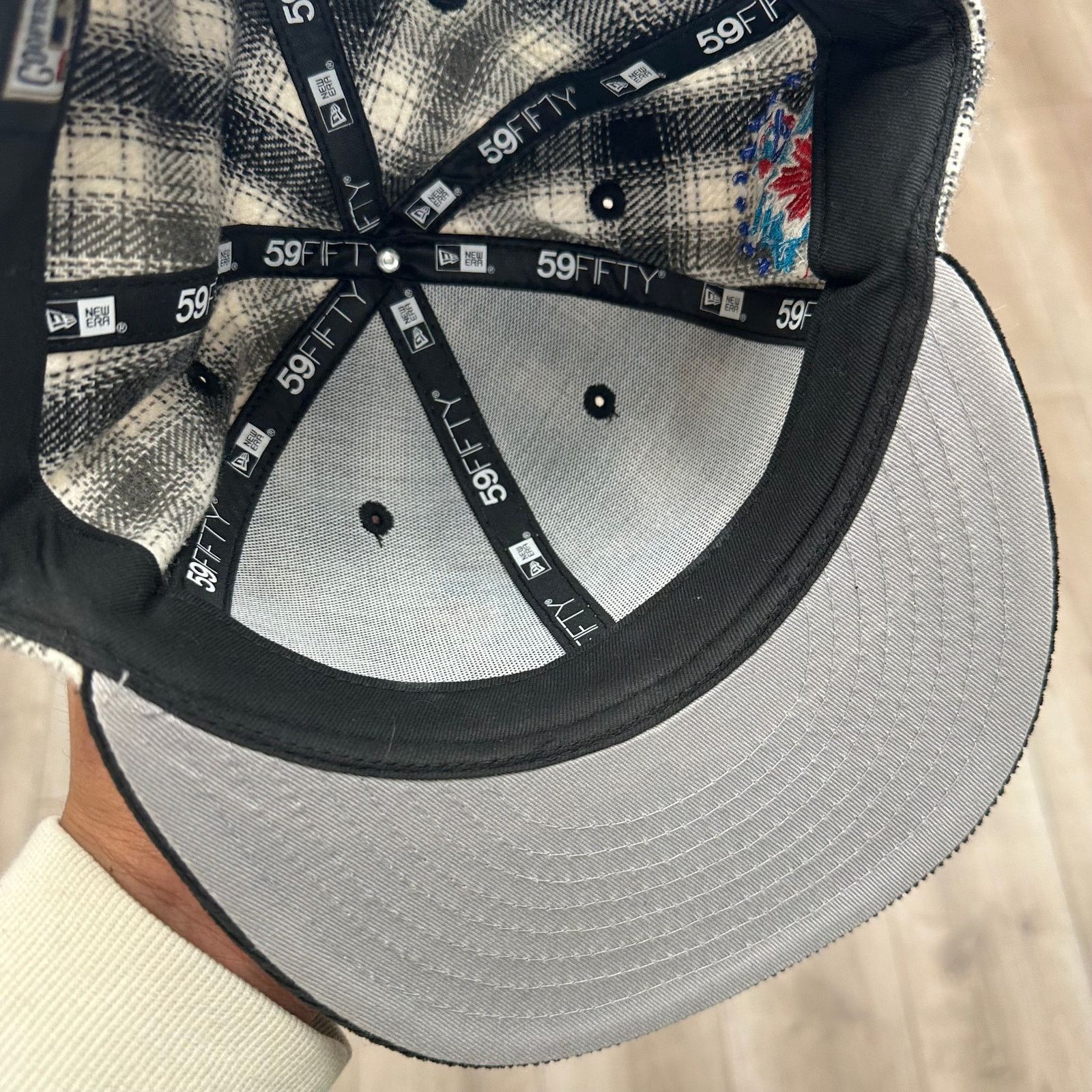 New Era Toronto Blue Jays Plaid Corduroy Fitted Hat Cap Size 7 5/8 Size ONE SIZE - 4 Thumbnail