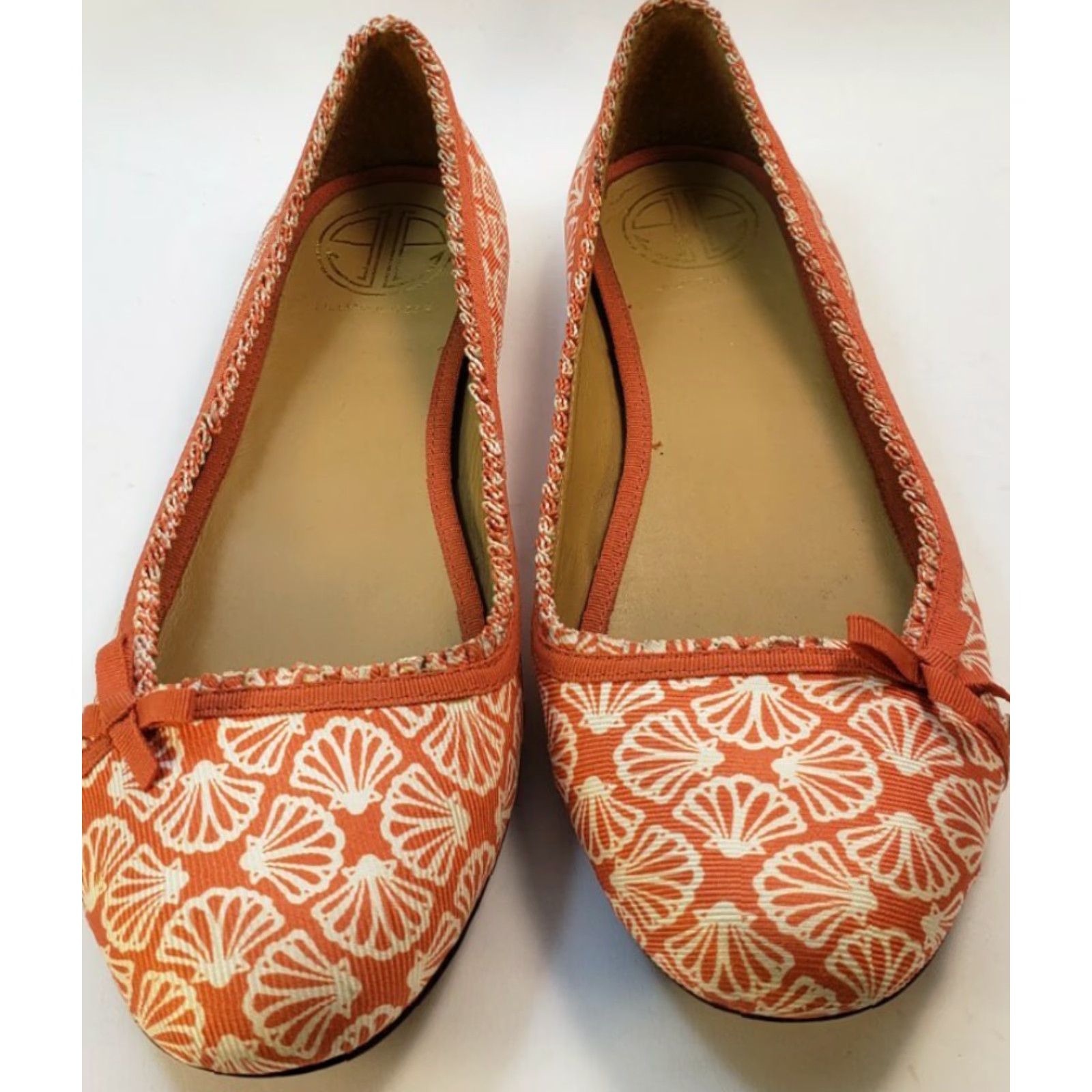 Lilly Pulitzer Lilly Pulitzer Flats Women's Size 6M Orange White Seashell Pattern Bow & Piping Ballet Flats Shoes M Crew Casual to Dress Business Size US 6 / IT 36 - 3 Thumbnail