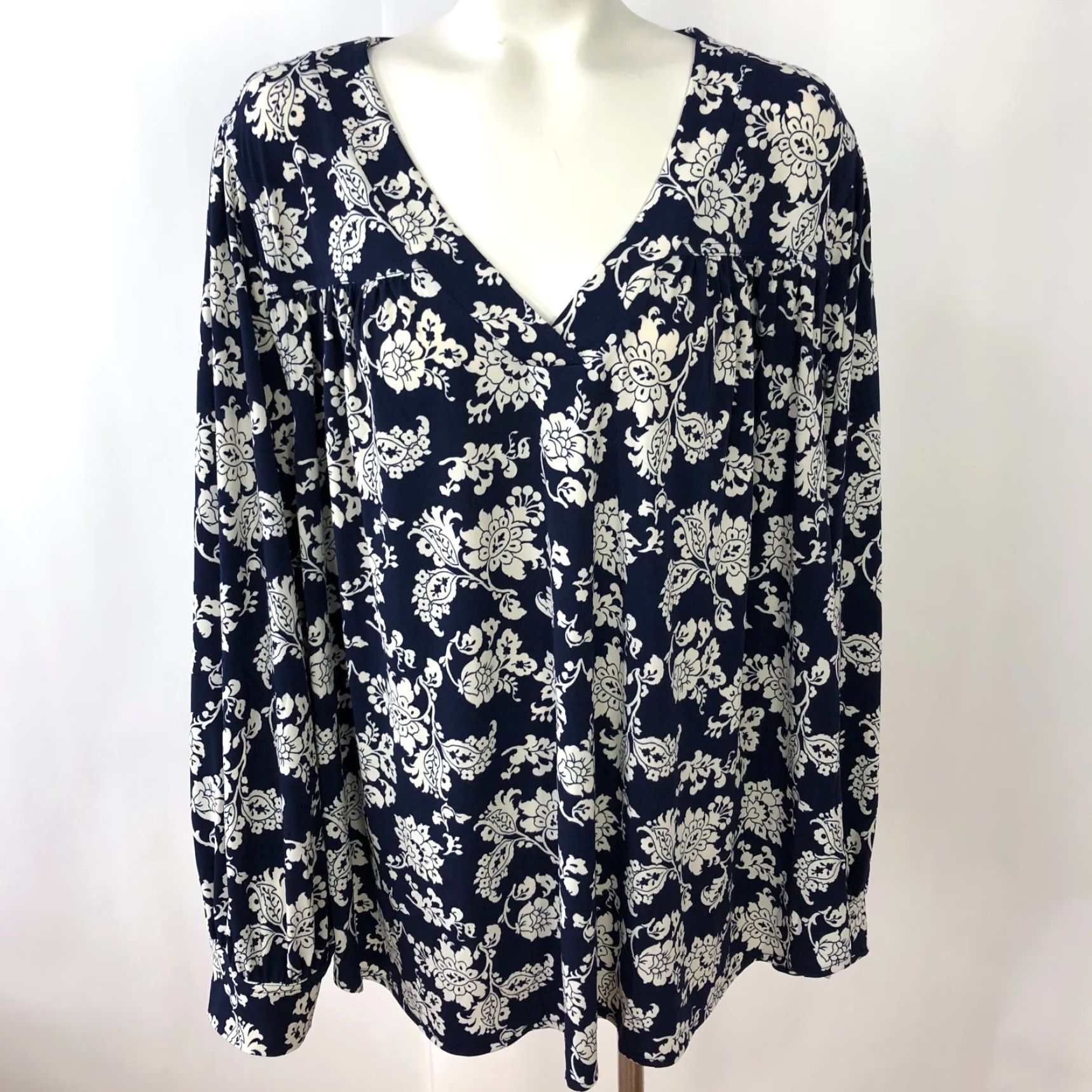 Vintage Lane Bryant Blouse, Plus Size 4X, Smock Pullover, Blue Ivory All Over Print, Long Sleeve, Round Neck, Polyester Spandex, Casual Shirt, Women Size XXL / US 16-18 / IT 52-54 - 2 Thumbnail