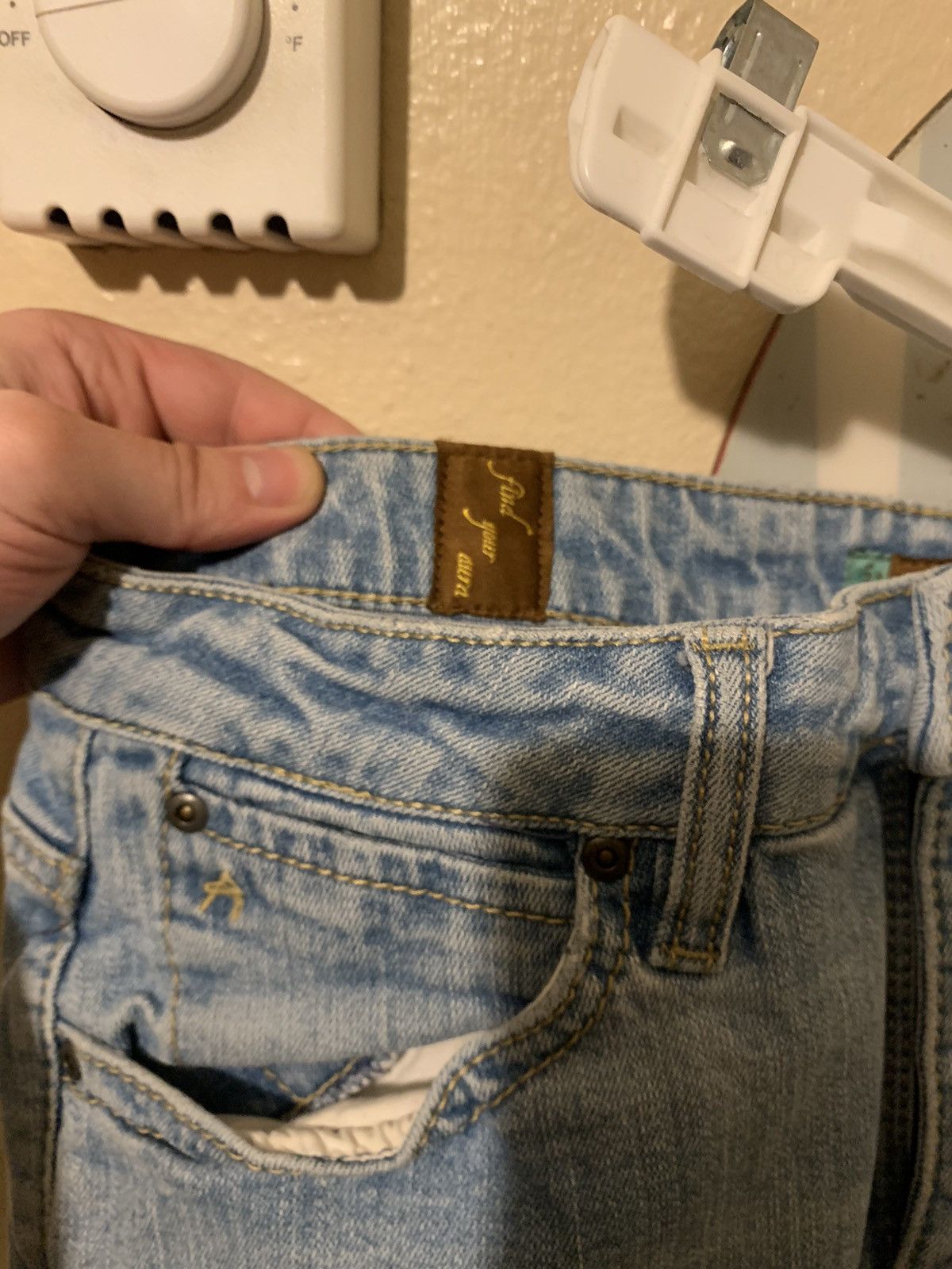 Wrangler Women’s Short Rise lAura Jeans from The Women at Wrangler Size 28" / US 6 / IT 42 - 9 Thumbnail