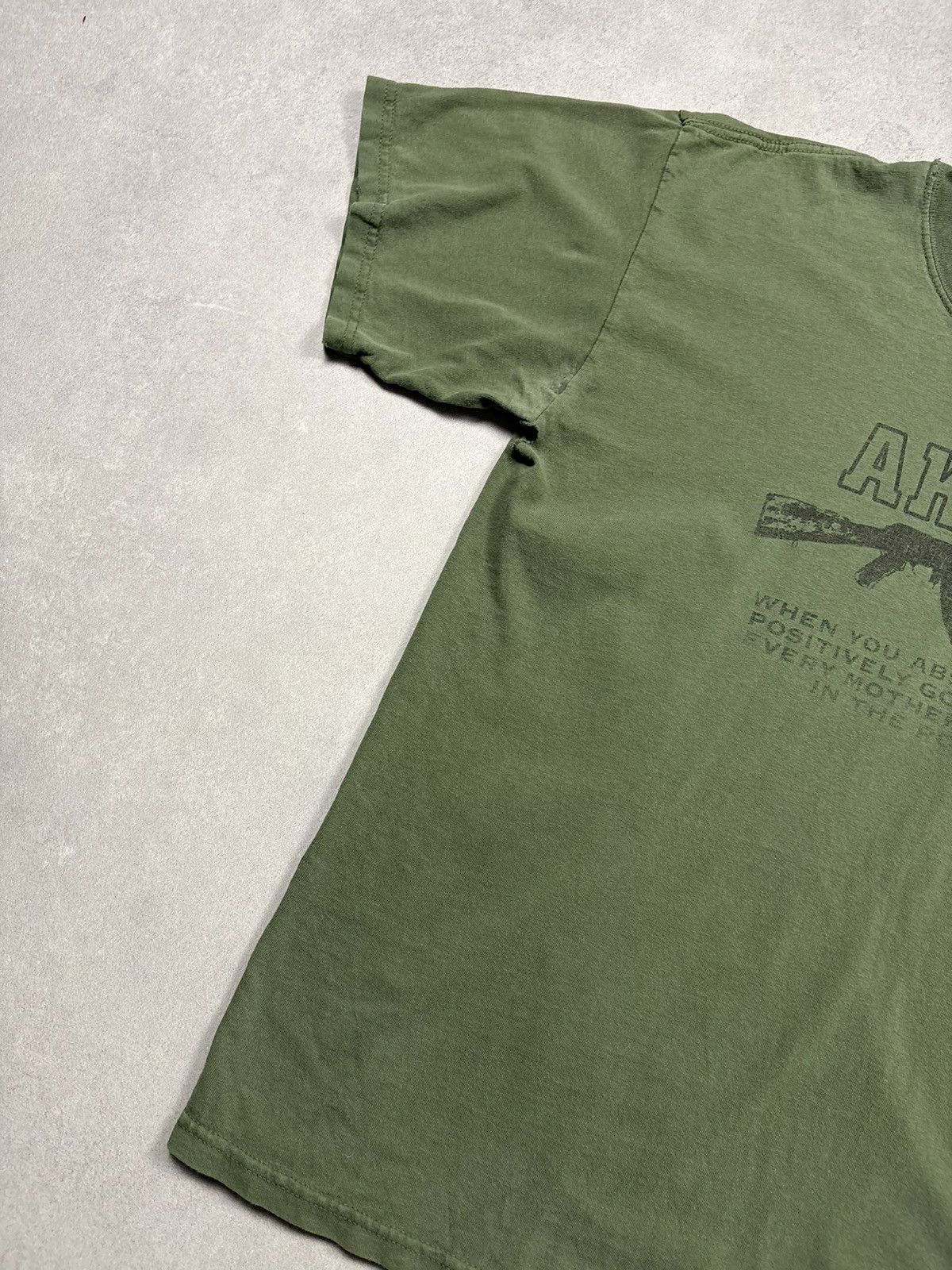 Vintage Vintage AK-47 Graphic T Shirt Military Gun Print Distressed Size US L / EU 52-54 / 3 - 3 Thumbnail