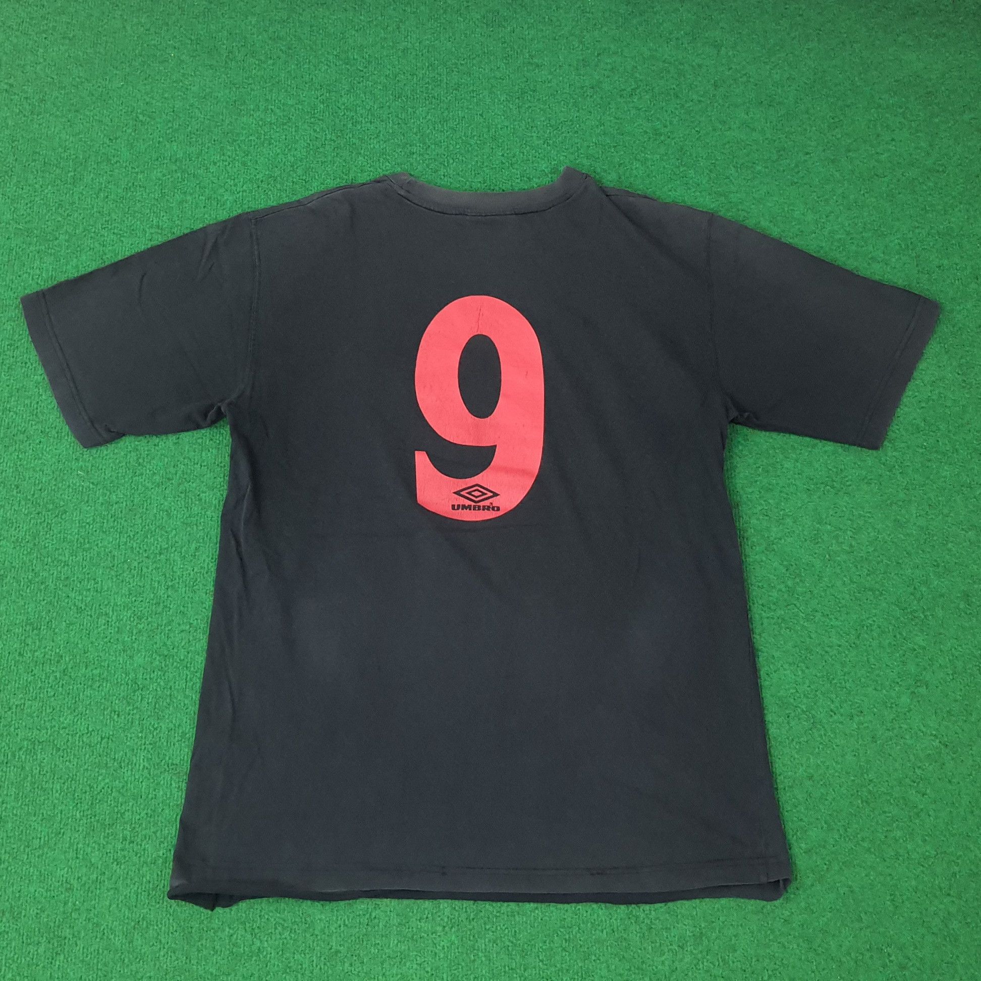 Umbro Vintage Umbro England Alan Shearer Football Tshirt C259N64 Size US L / EU 52-54 / 3 - 3 Thumbnail