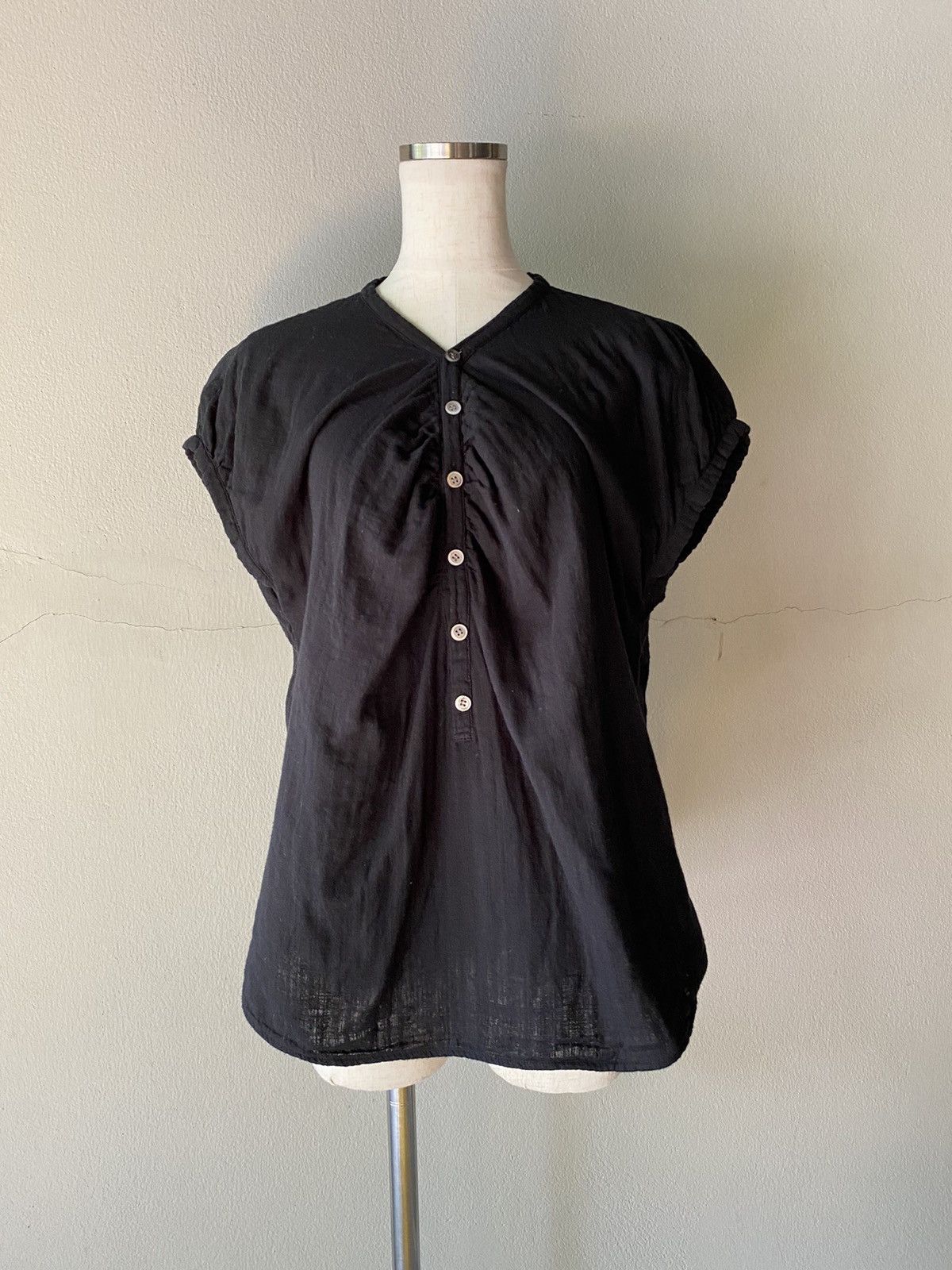 Issey Miyake Plantation Black Buttoned V-Neck Blouse Size M / US 6-8 / IT 42-44 - 1 Thumbnail