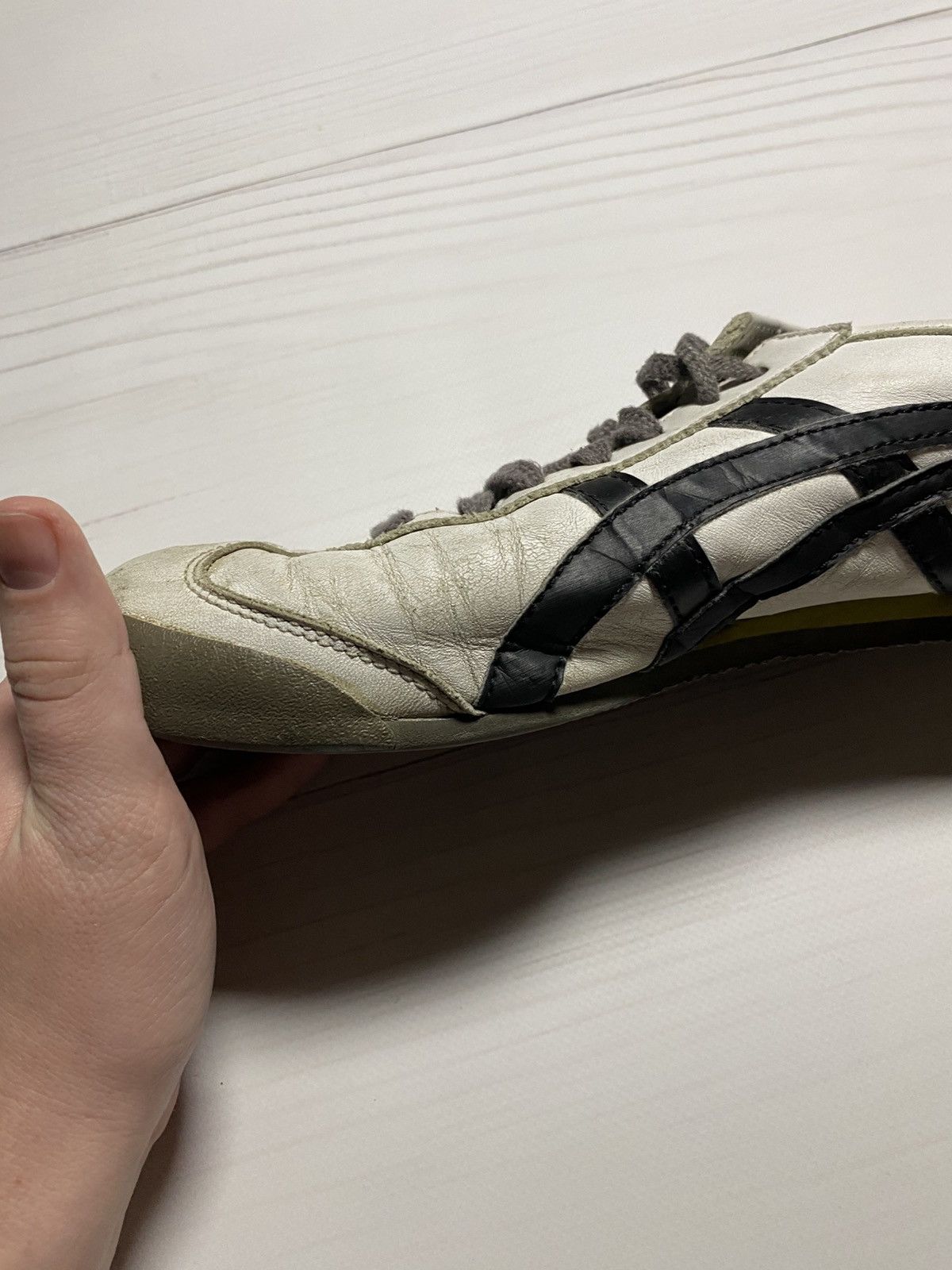 Japanese Brand × Onitsuka Tiger × Vintage Vintage Onitsuka Tiger leather upper worn y2k sneakers Size US 9.5 / EU 42-43 - 17 Thumbnail