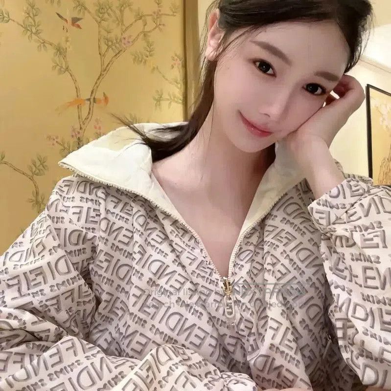 Fendi Fendi Cropped Jacket in Beige Polyester . Size M / US 6-8 / IT 42-44 - 5 Thumbnail