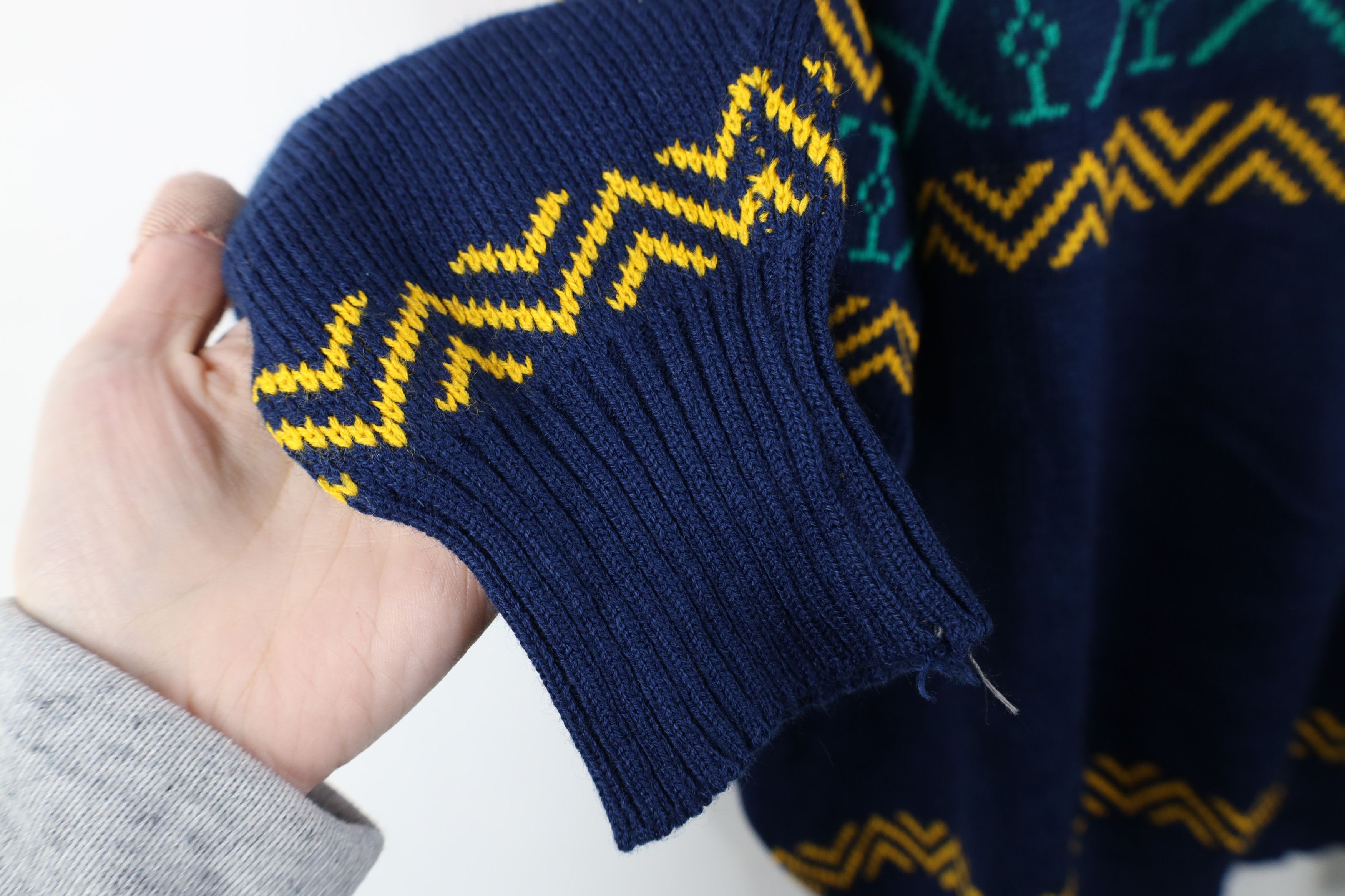 Vintage Vintage 70s Streetwear Fair Isle Snowflake Knit Sweater Size US L / EU 52-54 / 3 - 6 Thumbnail