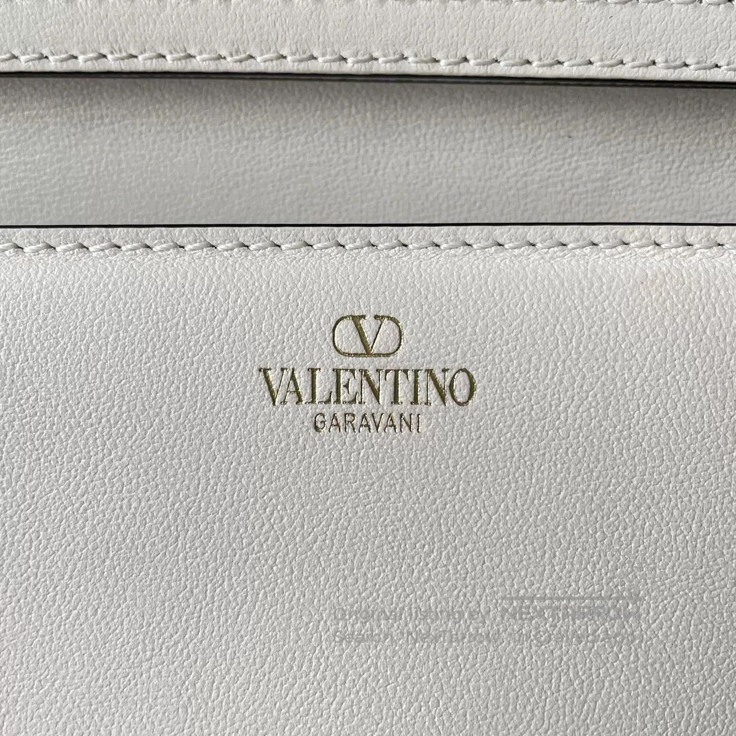 Valentino Valentino Locò Gold Logo Leather Bag. Size ONE SIZE - 7 Thumbnail