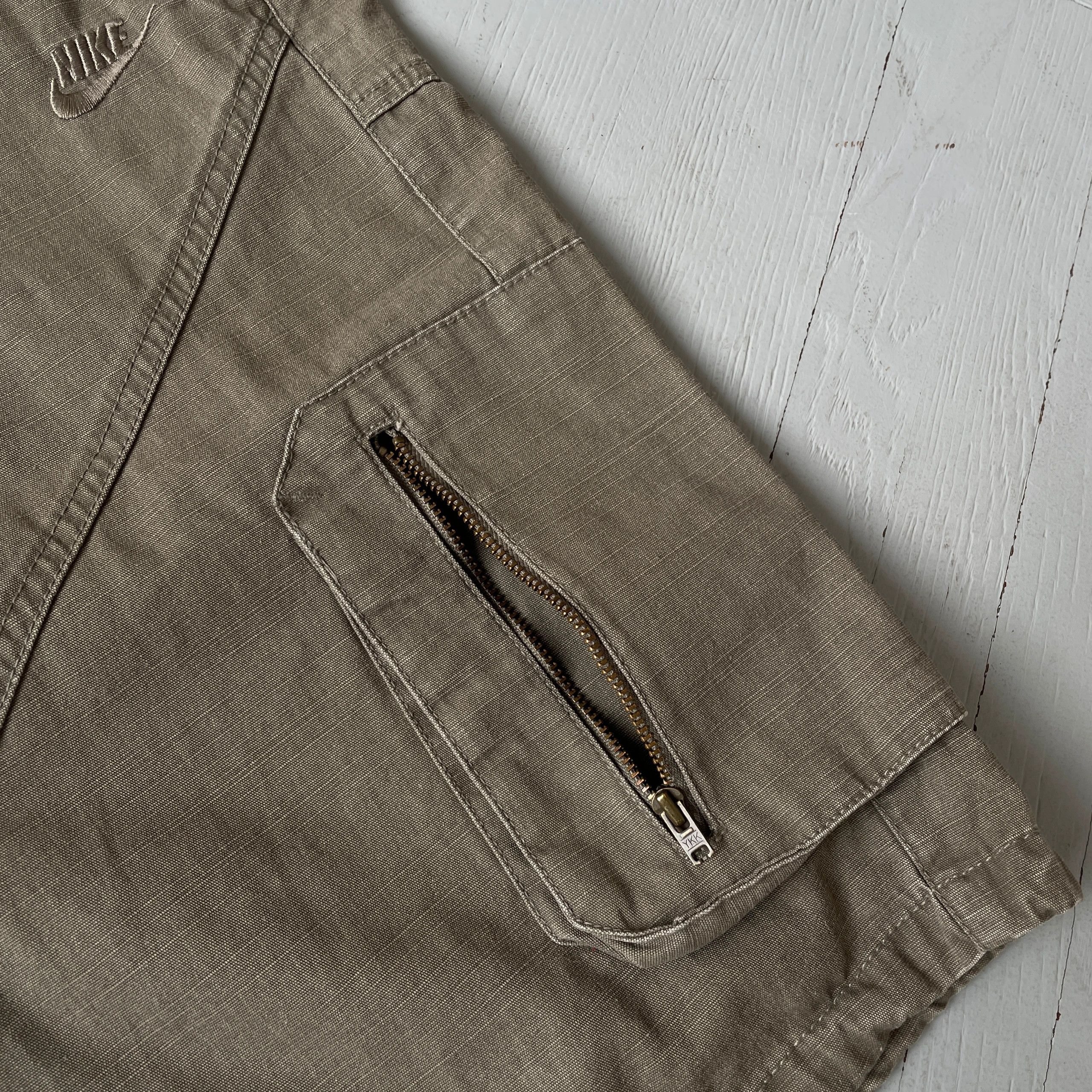 Nike Vintage Nike Cargo Shorts Size US 33 - 9 Thumbnail