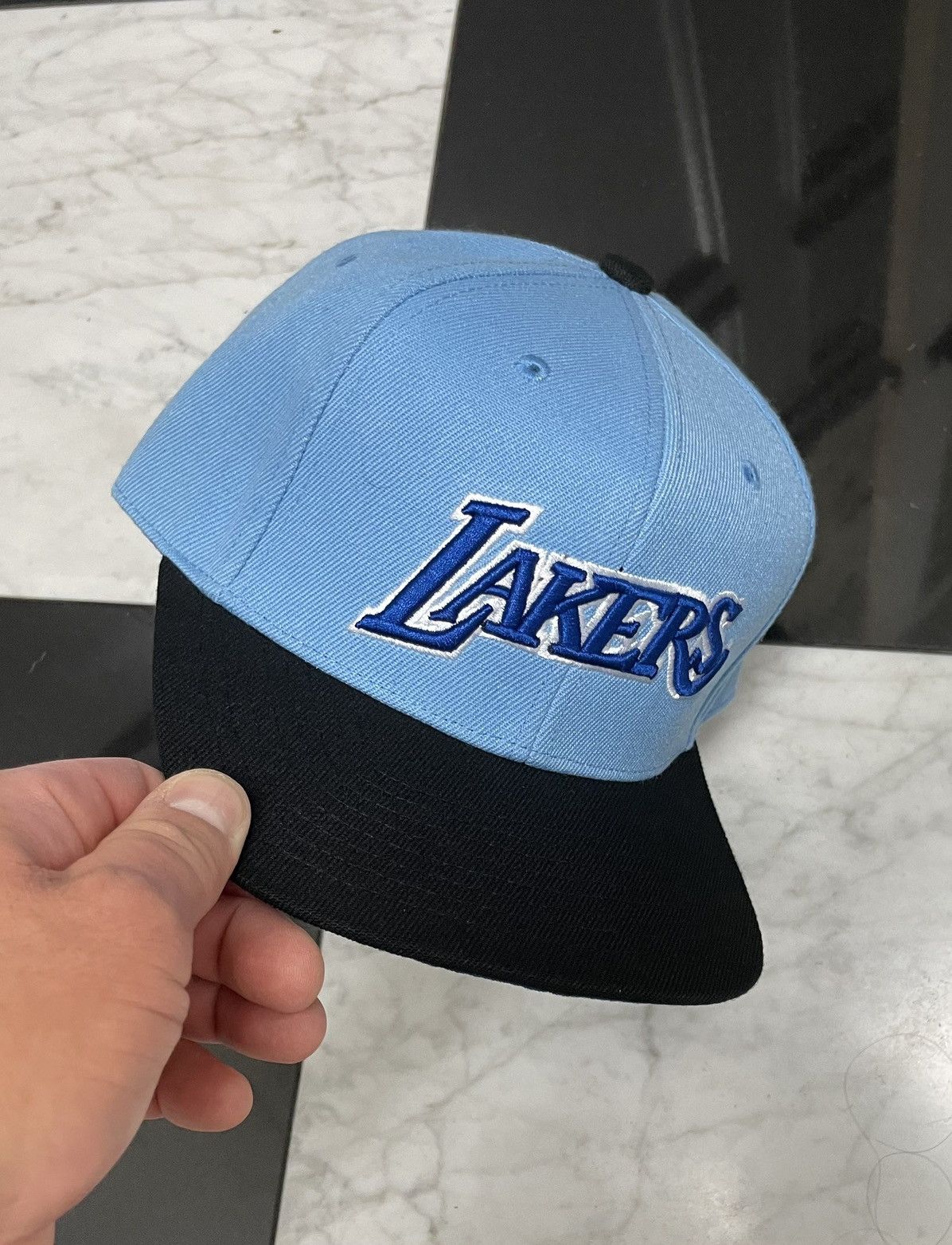🔥 Exclusive Lakers fitted hat size 7
