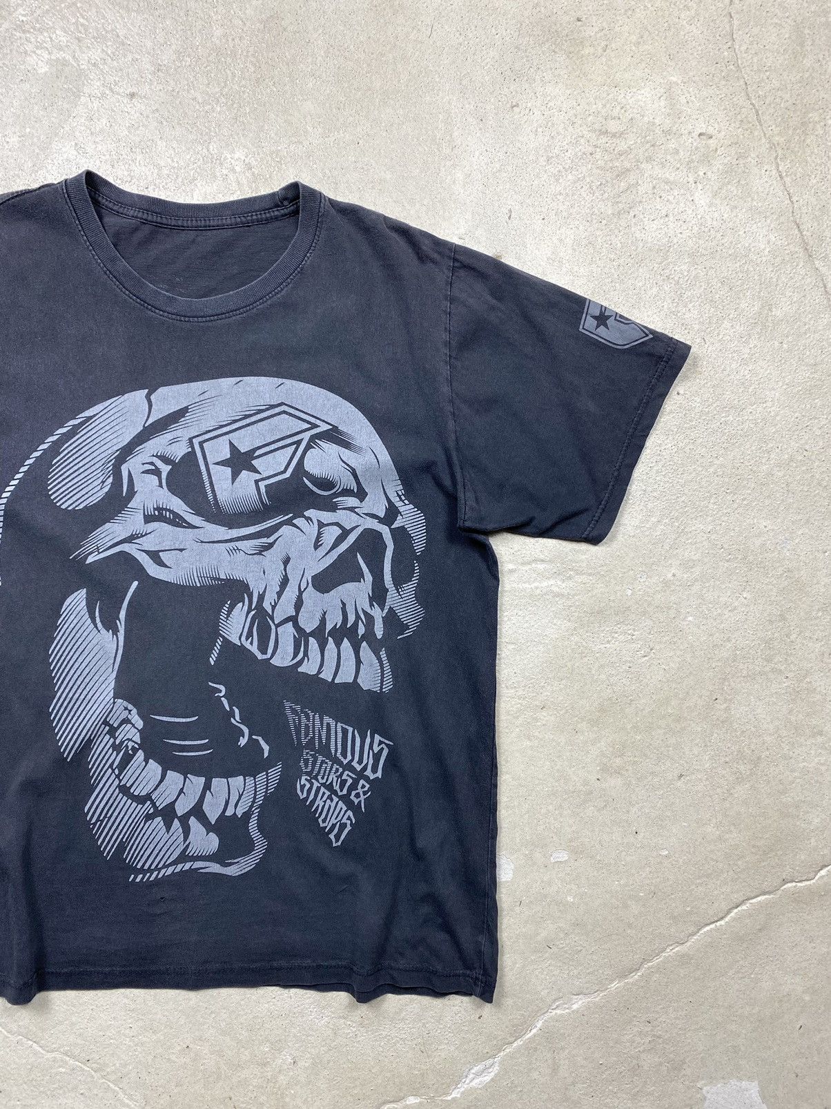 Famous Stars And Straps Rare! Vintage 2000’s Famous Stars And Straps Scull T Shirt Size US M / EU 48-50 / 2 - 3 Thumbnail