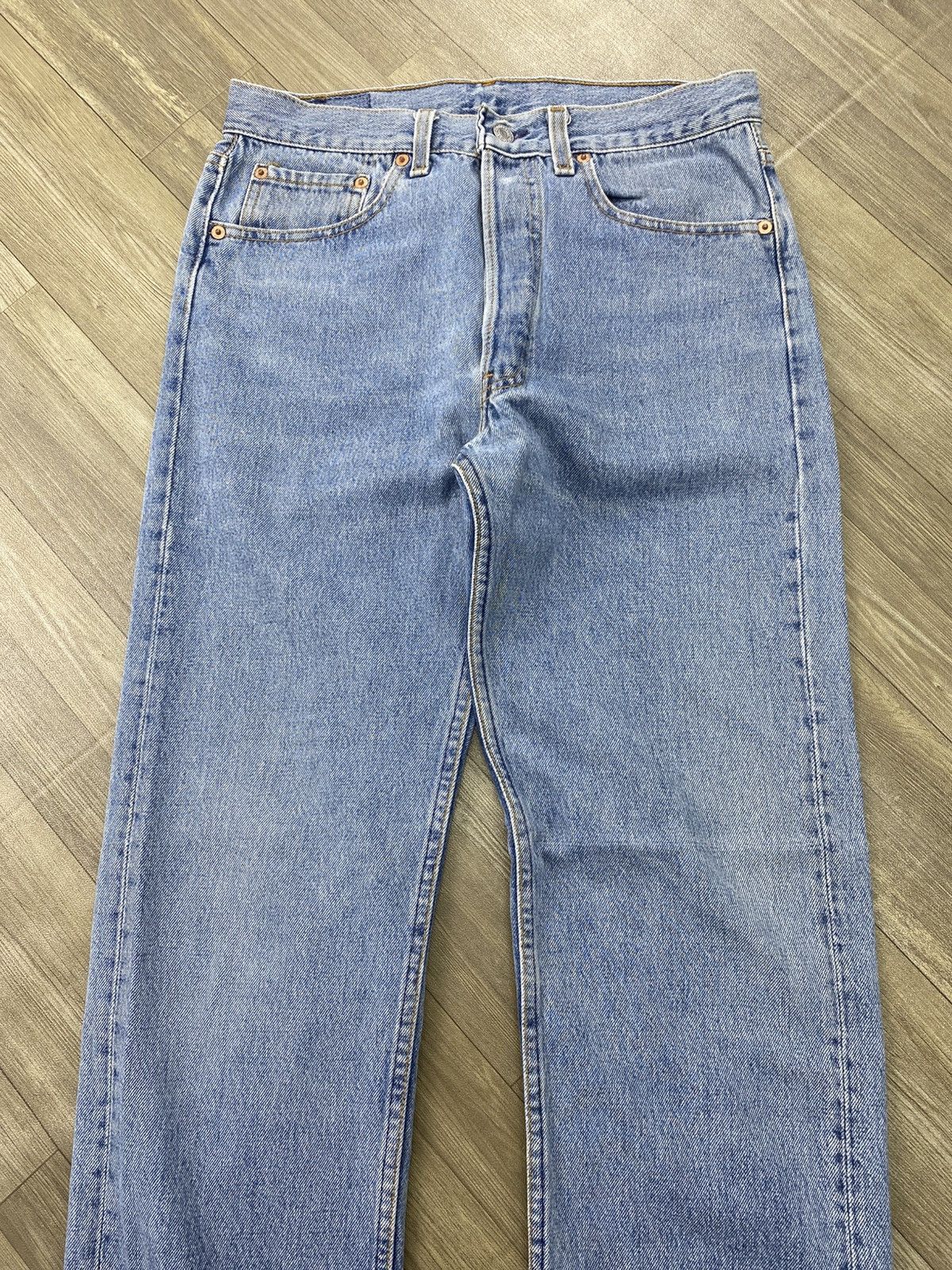 Levi's Vintage Clothing 🇺🇸1990s Vintage Levis 501 USA Straight 33x36 Light Blue Jeans Size US 30 / EU 46 - 2 Thumbnail