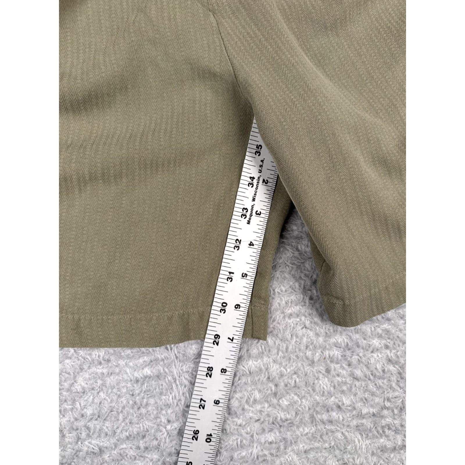 Tommy Bahama VINTAGE Tommy Bahama Womens Shorts Bermuda Casual Activewear Travel Green 100% Silk Herringbone Size 10 29x7 Size 32" / US 10 / IT 46 - 7 Thumbnail