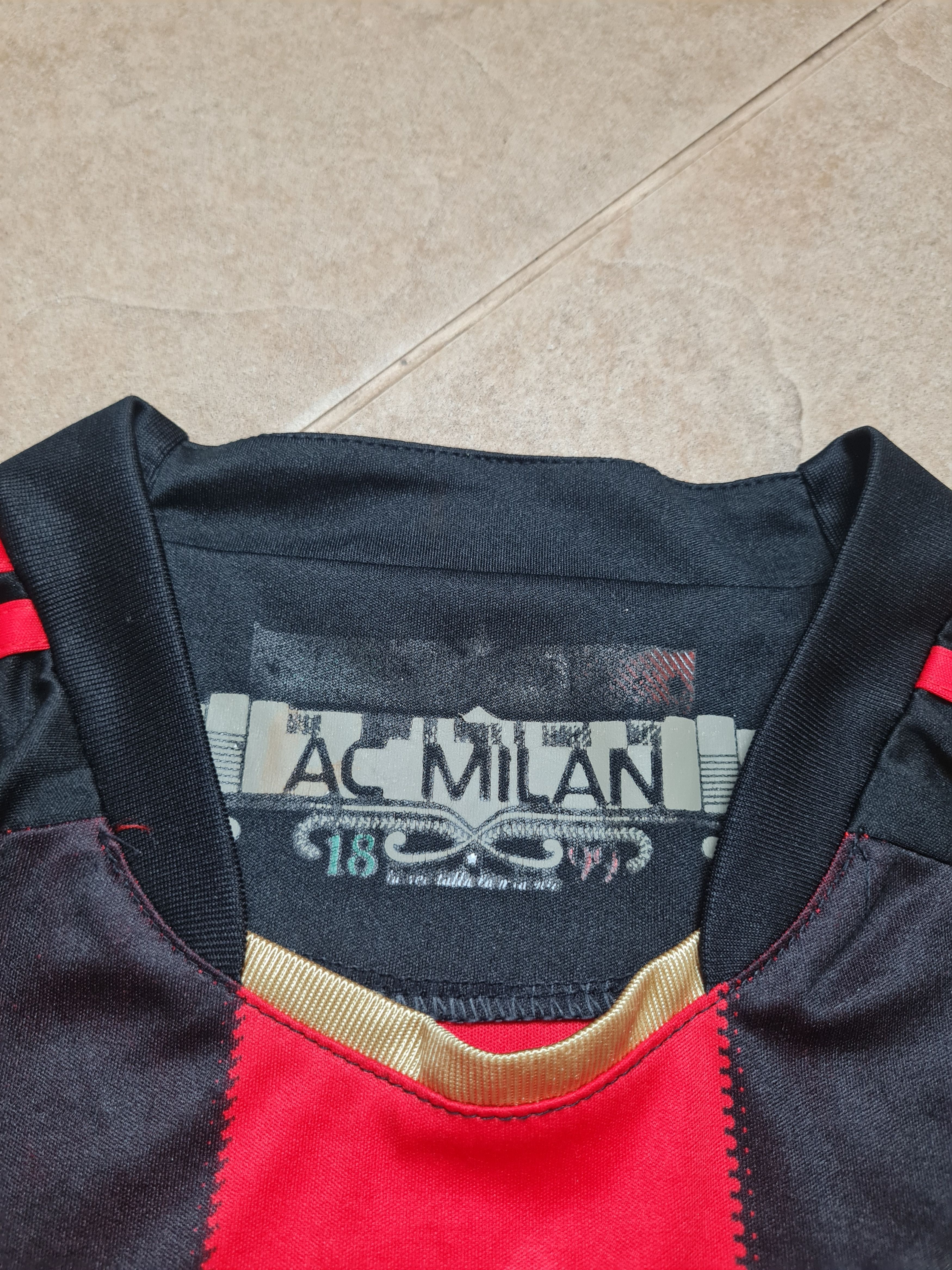 Other AC Milan 2008-2010 Home Jersey Ronaldinho #80 Retro Football Size US M / EU 48-50 / 2 - 15 Thumbnail