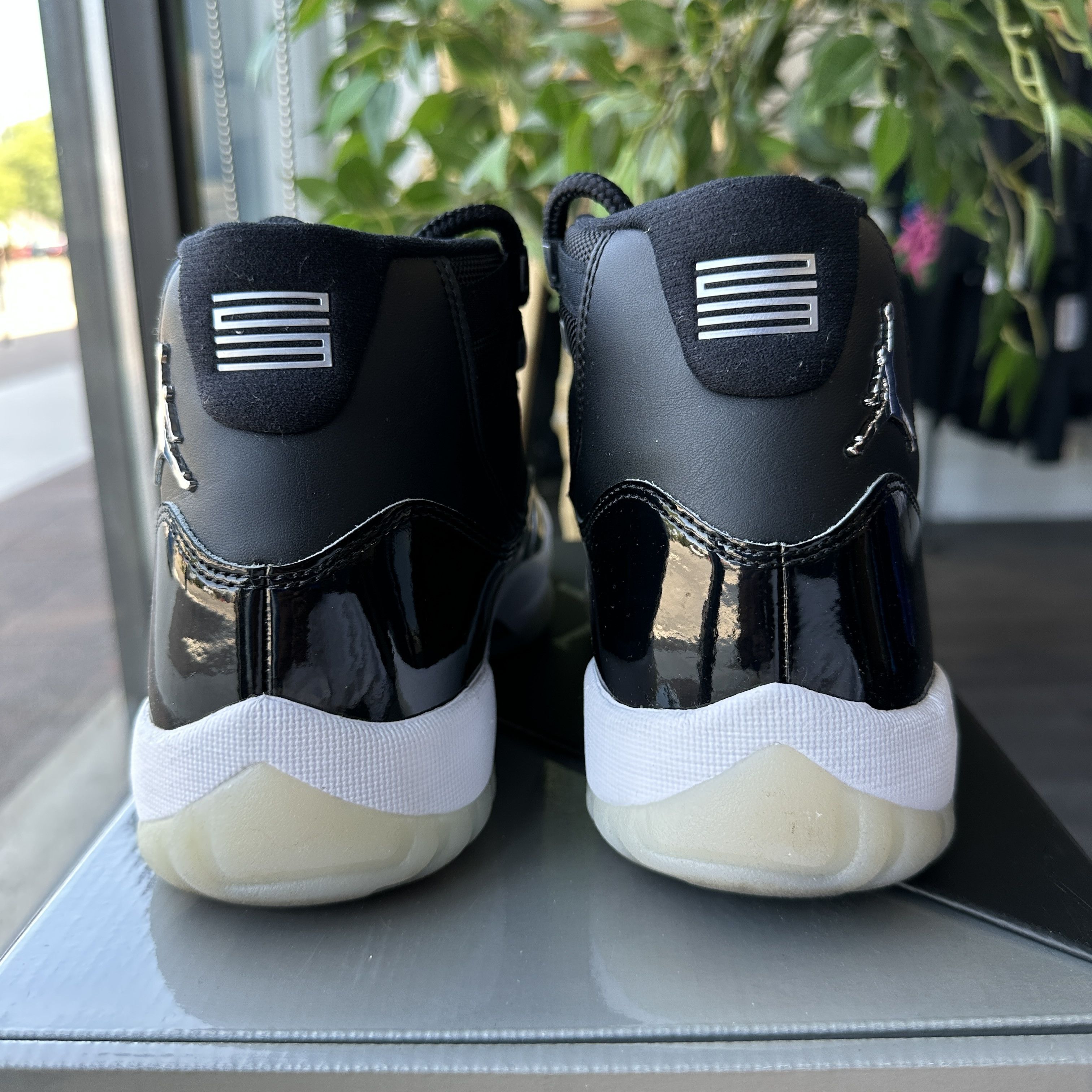 Jordan Brand Air Jordan 11 "Jubilee" Size US 8 / EU 41 - 3 Thumbnail