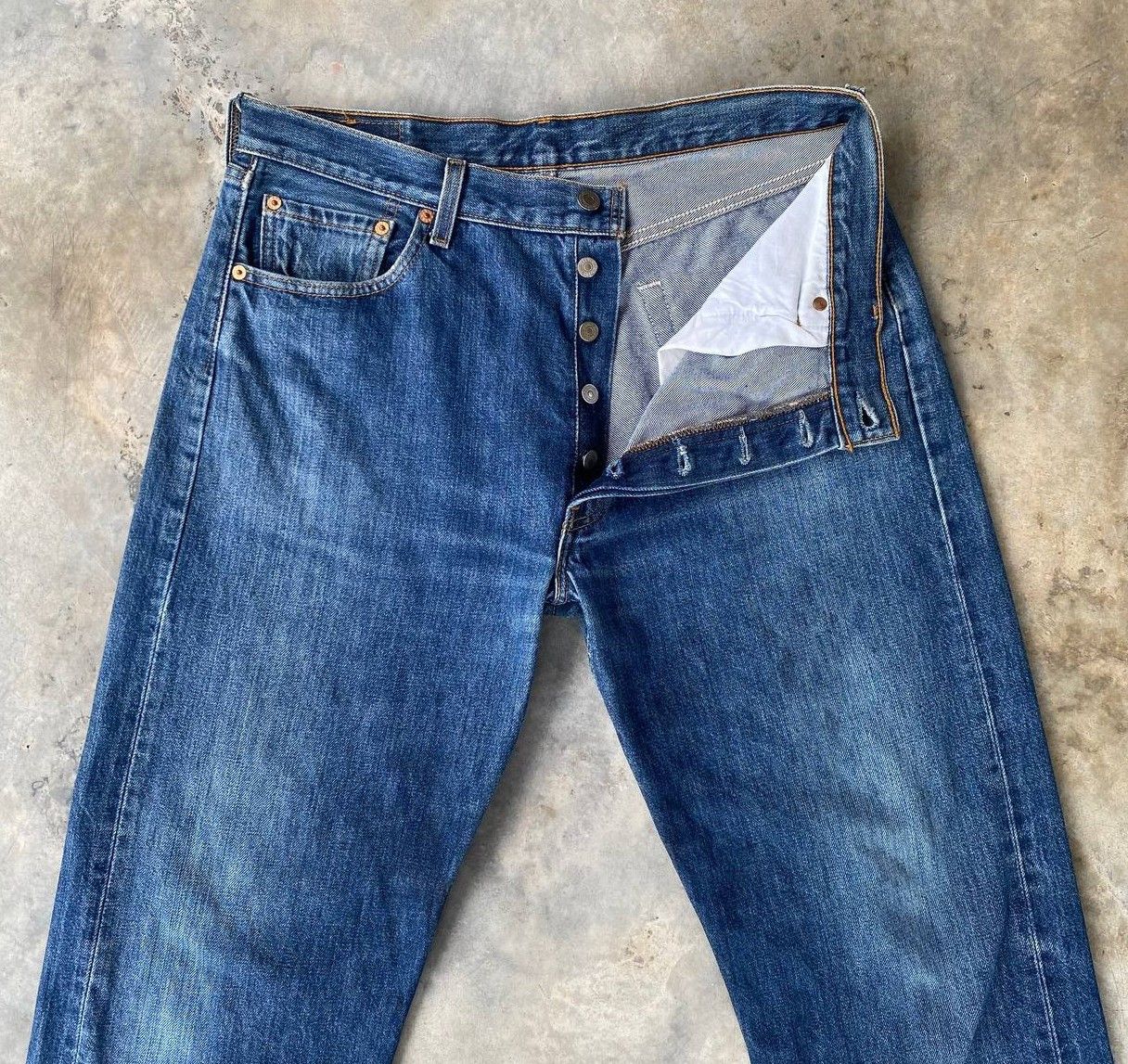 Levi's Vintage Clothing W34X31 VTG LEVIS 501 1999 DISTRESSED DENIM Size US 34 / EU 50 - 4 Thumbnail