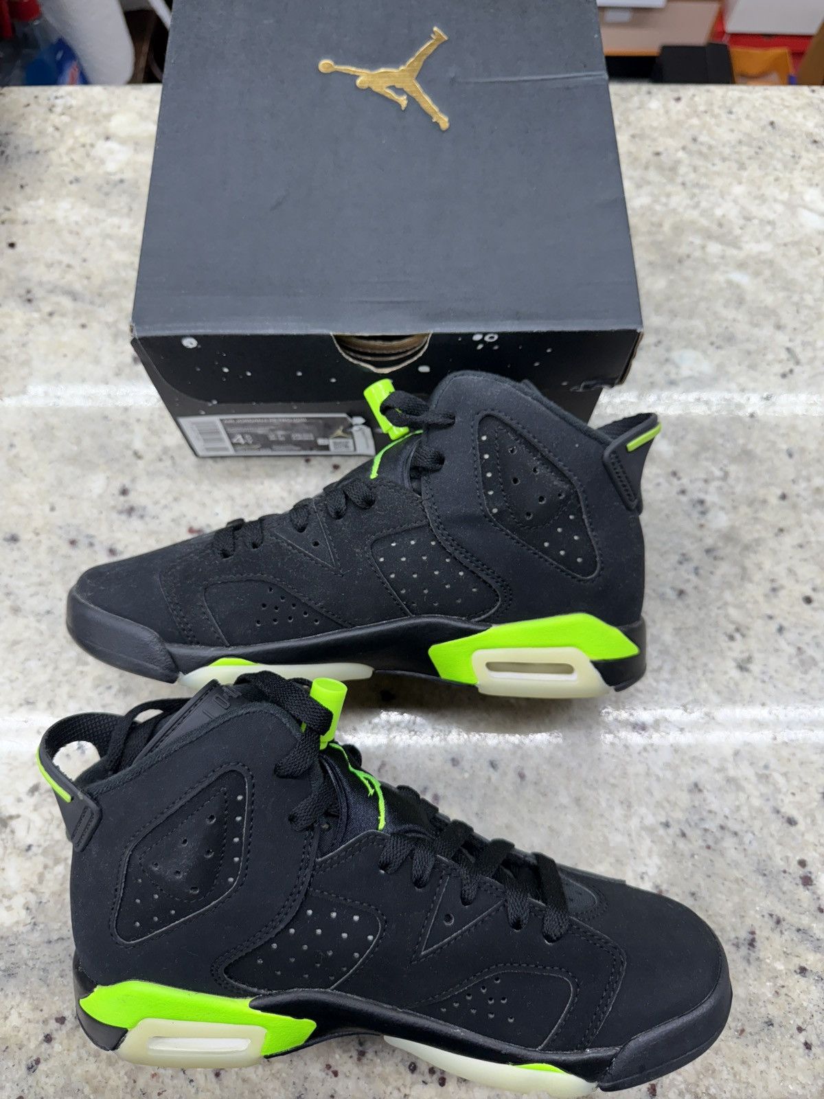 Jordan Brand Air Jordan Electric Green 6s Size US 6 / EU 39 - 2 Thumbnail