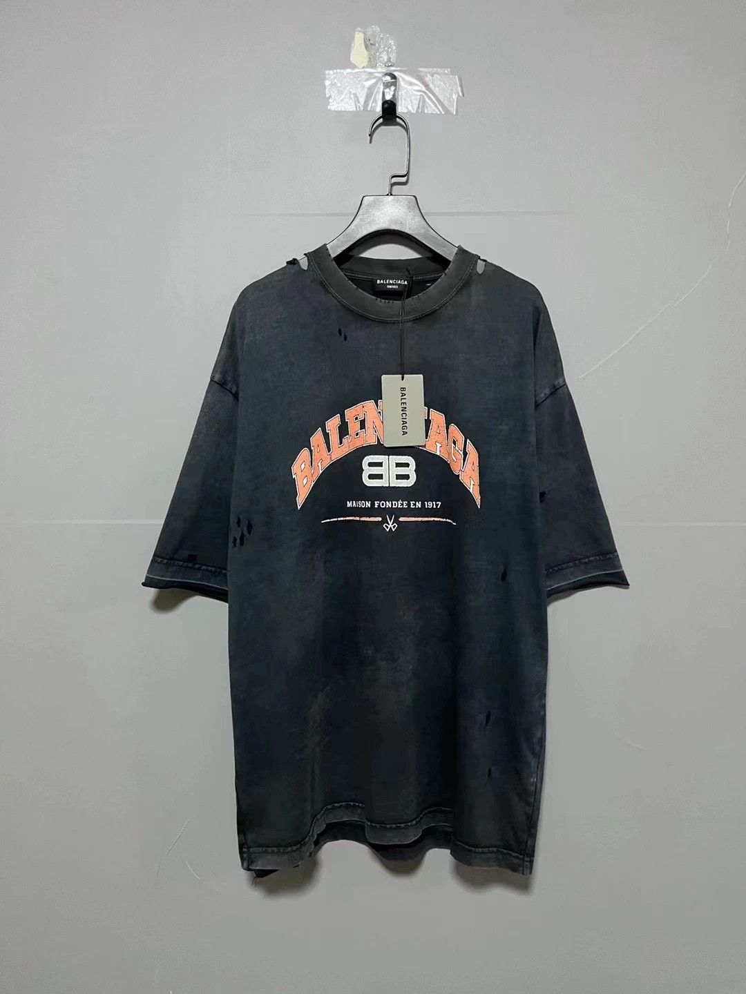 Balenciaga Balenciaga doing old damage with double B scissors logo and short sleeves Size US M / EU 48-50 / 2 - 1 Thumbnail