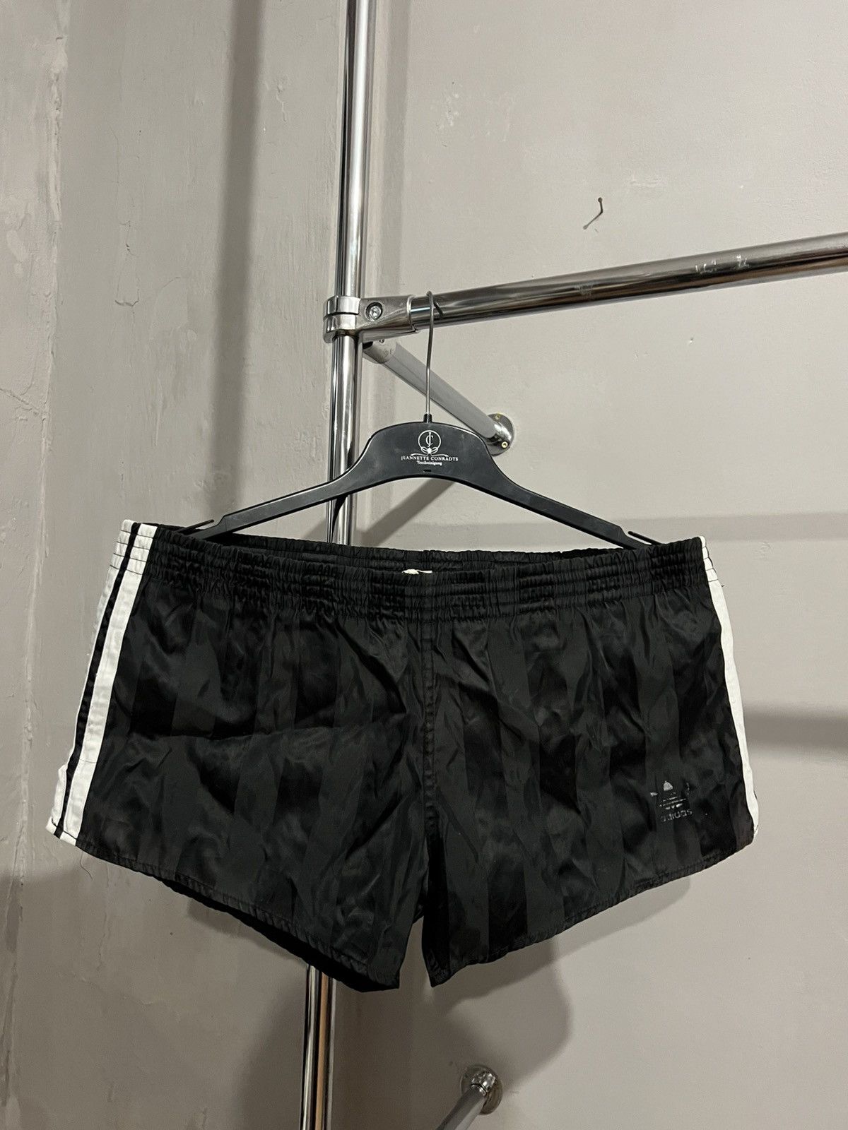 Adidas ADIDAS NYLON SPRINTER ICONIC SHORTS GLANZ RACER RETRO SIZE M Size US 36 / EU 52 - 2 Thumbnail