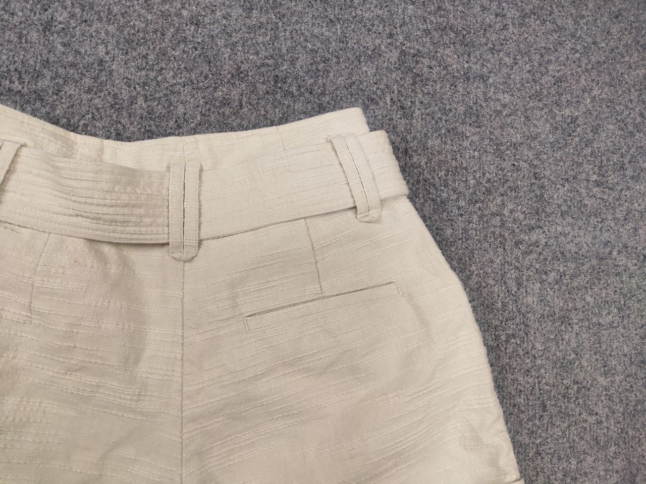 Sezane Sezane Design Rome Beige Belted Cuff Shorts buckle high-rise Size 27" / US 4 / IT 40 - 11 Thumbnail