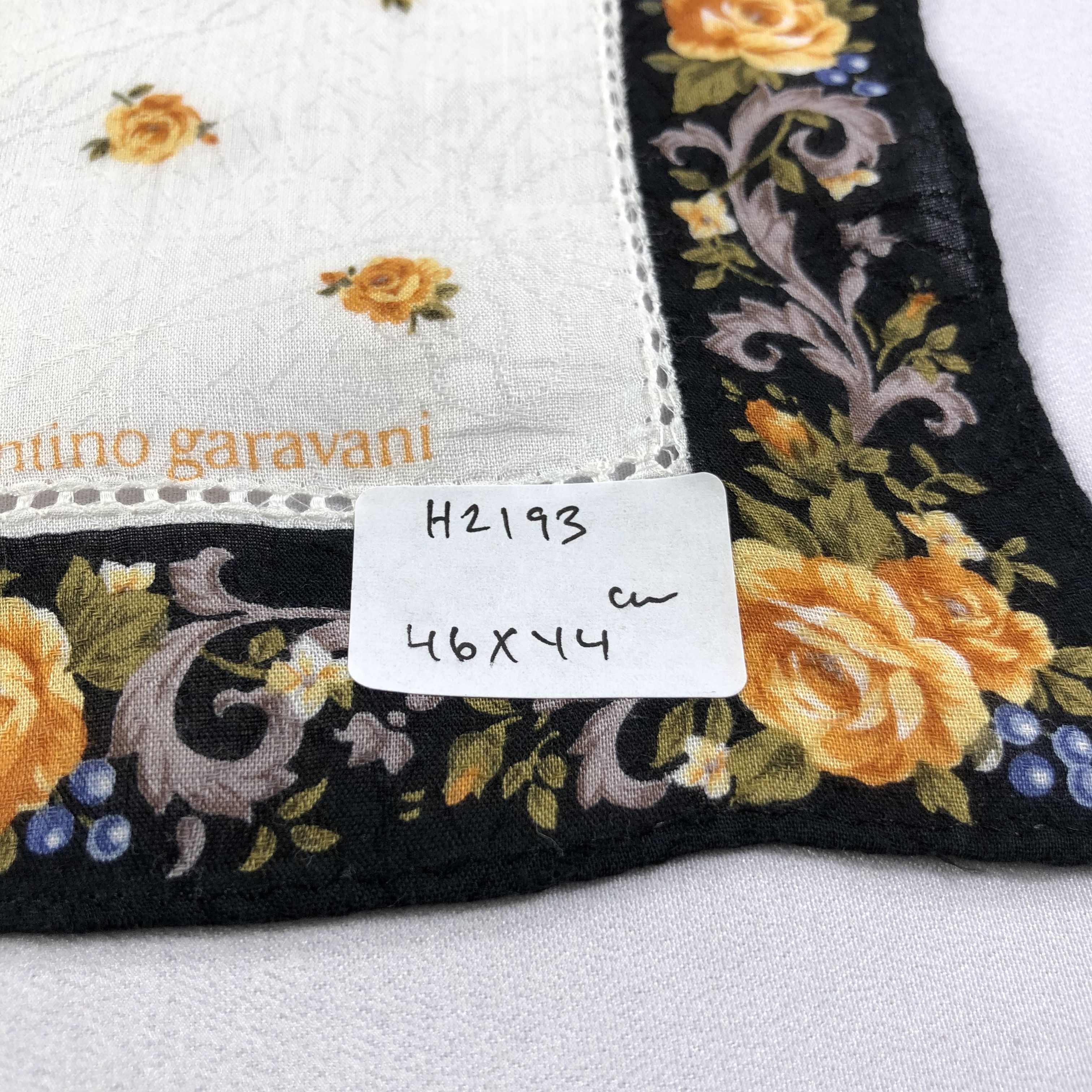 Vintage VaLENTino GarAVAni Handkerchief Neckerchief Bandana H2193 Size ONE SIZE - 5 Thumbnail