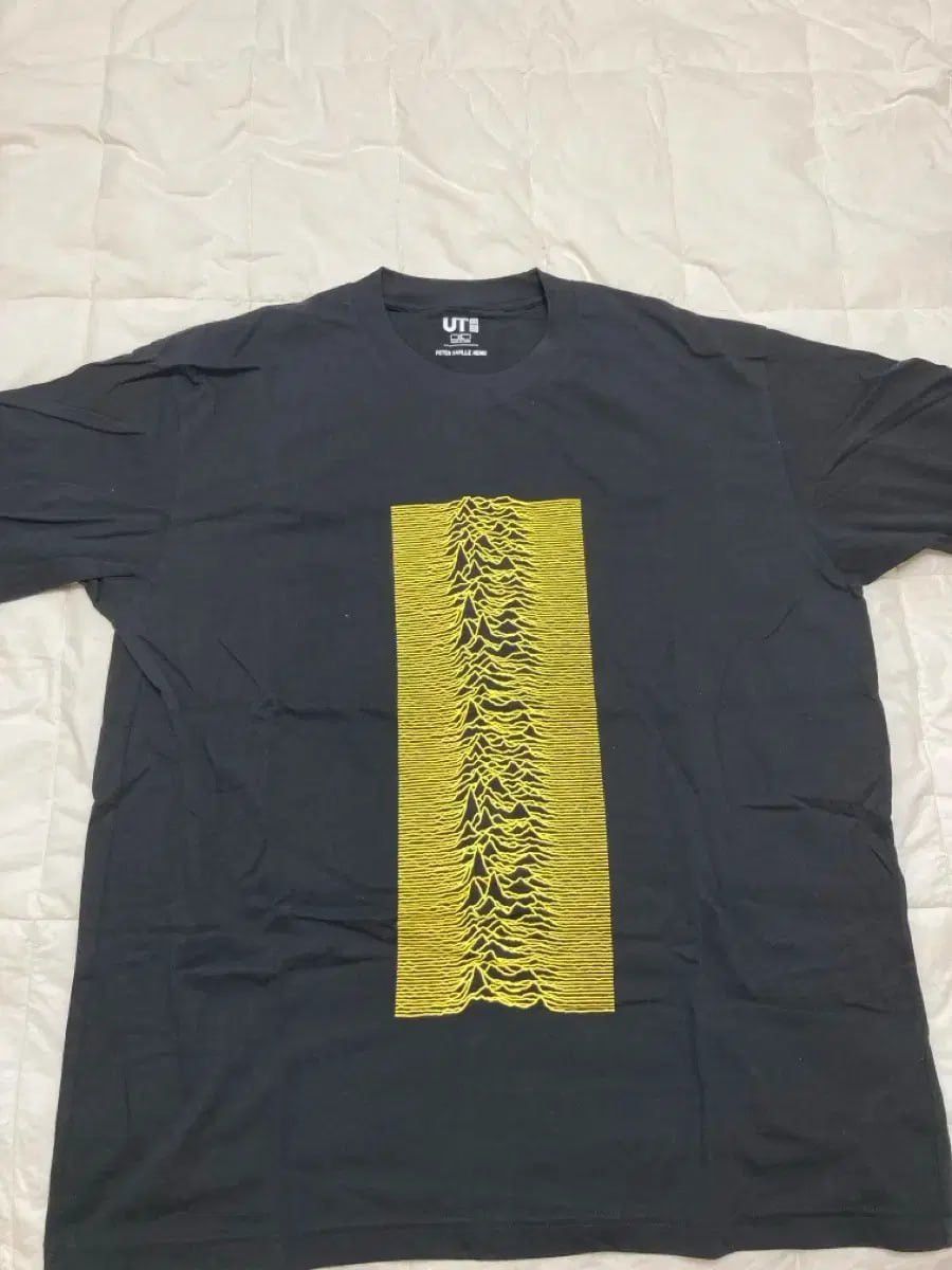 Uniqlo Uniqlo Joy Division Peter Saville Remix Size US XL / EU 56 / 4 - 1 Thumbnail