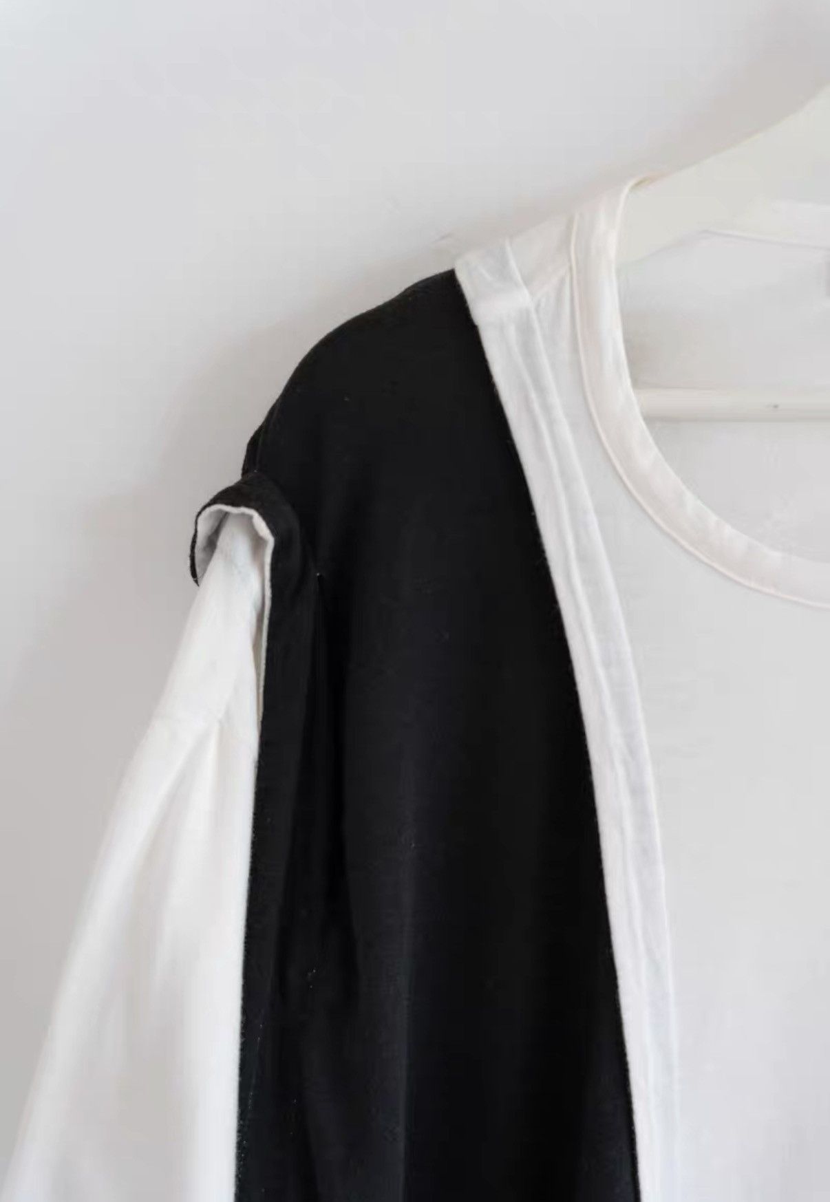 Yohji Yamamoto Yohji Yamamoto Black & White Panel Short Sleeve T-shirt K4 Size US L / EU 52-54 / 3 - 3 Thumbnail