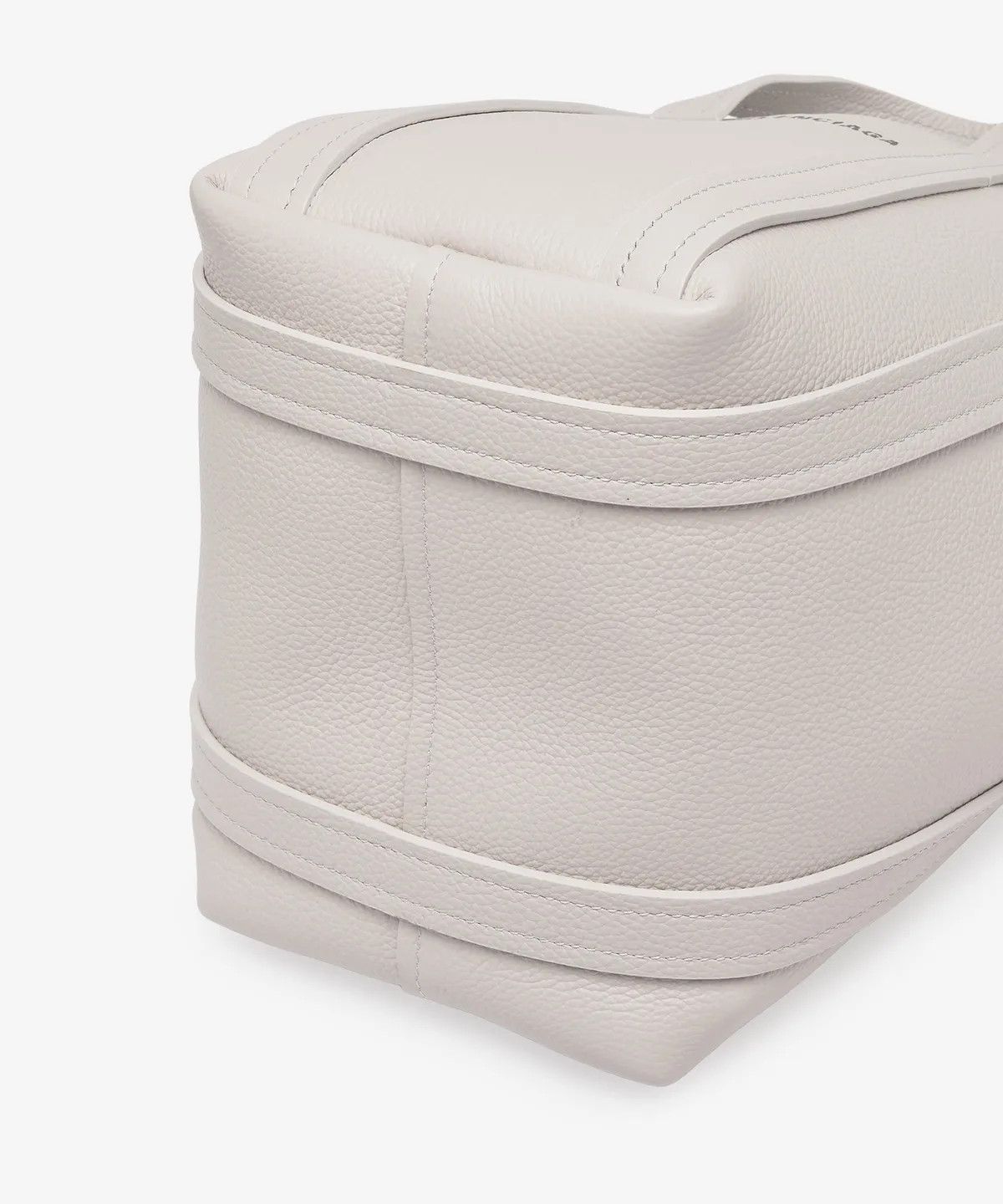 Balenciaga o1srvl11e0326 Size: OS / Shoulder Tote Bag in White Size ONE SIZE - 7 Thumbnail