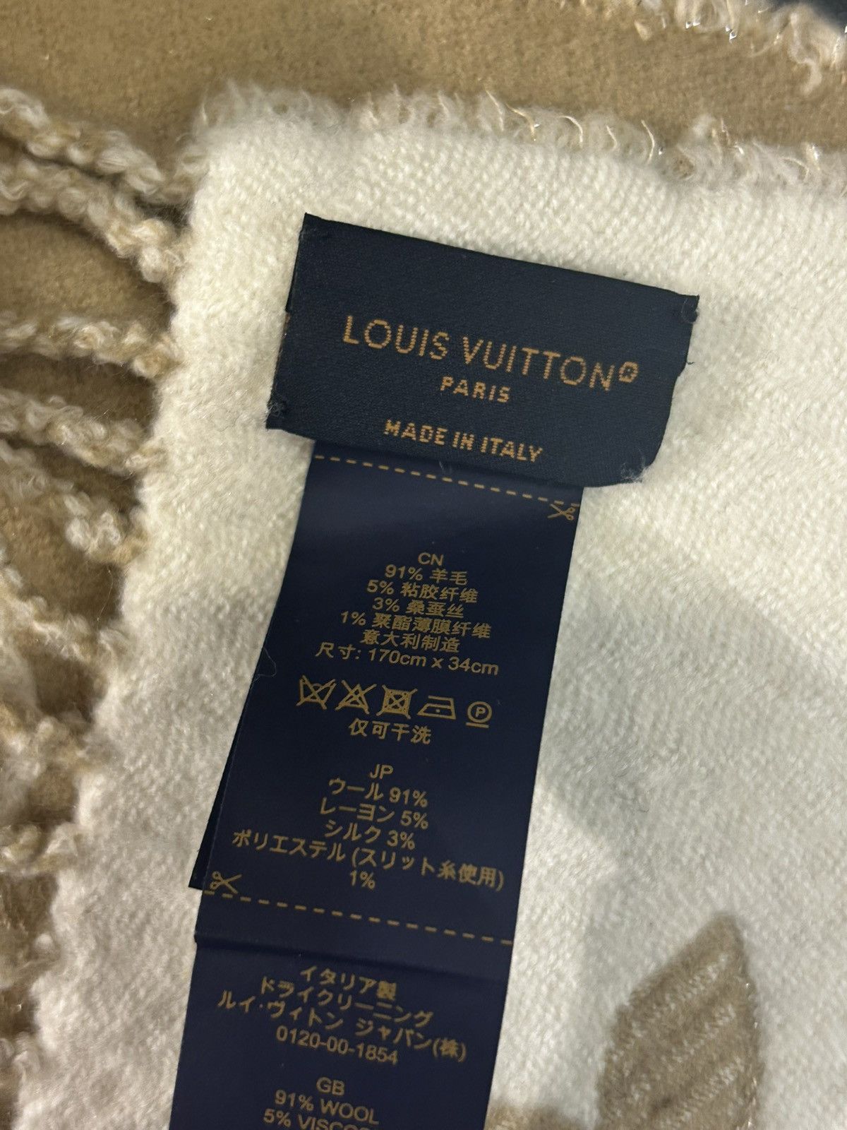 Louis Vuitton Louis Vuitton Gradient Scarf Size ONE SIZE - 5 Thumbnail