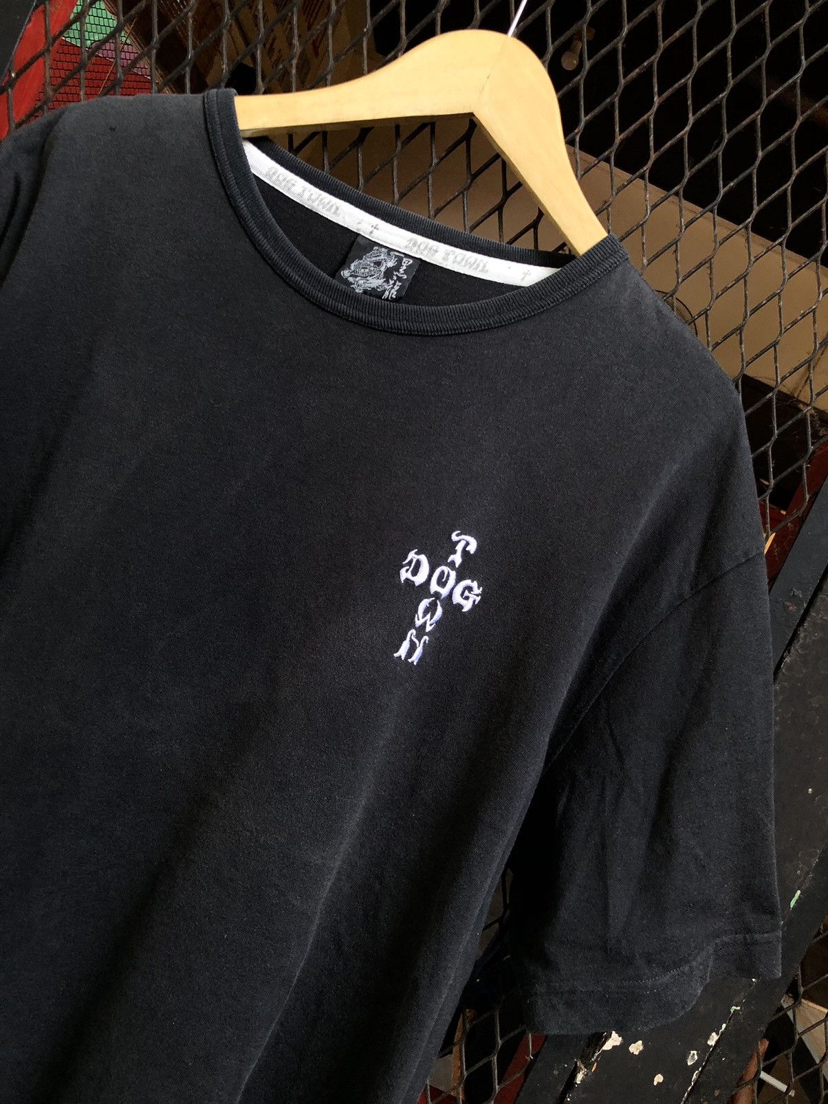 Dogtown × Japanese Brand × Vintage VINTAGE DOG TOWN BLACK DRAGON SHIRT Size US XL / EU 56 / 4 - 4 Thumbnail