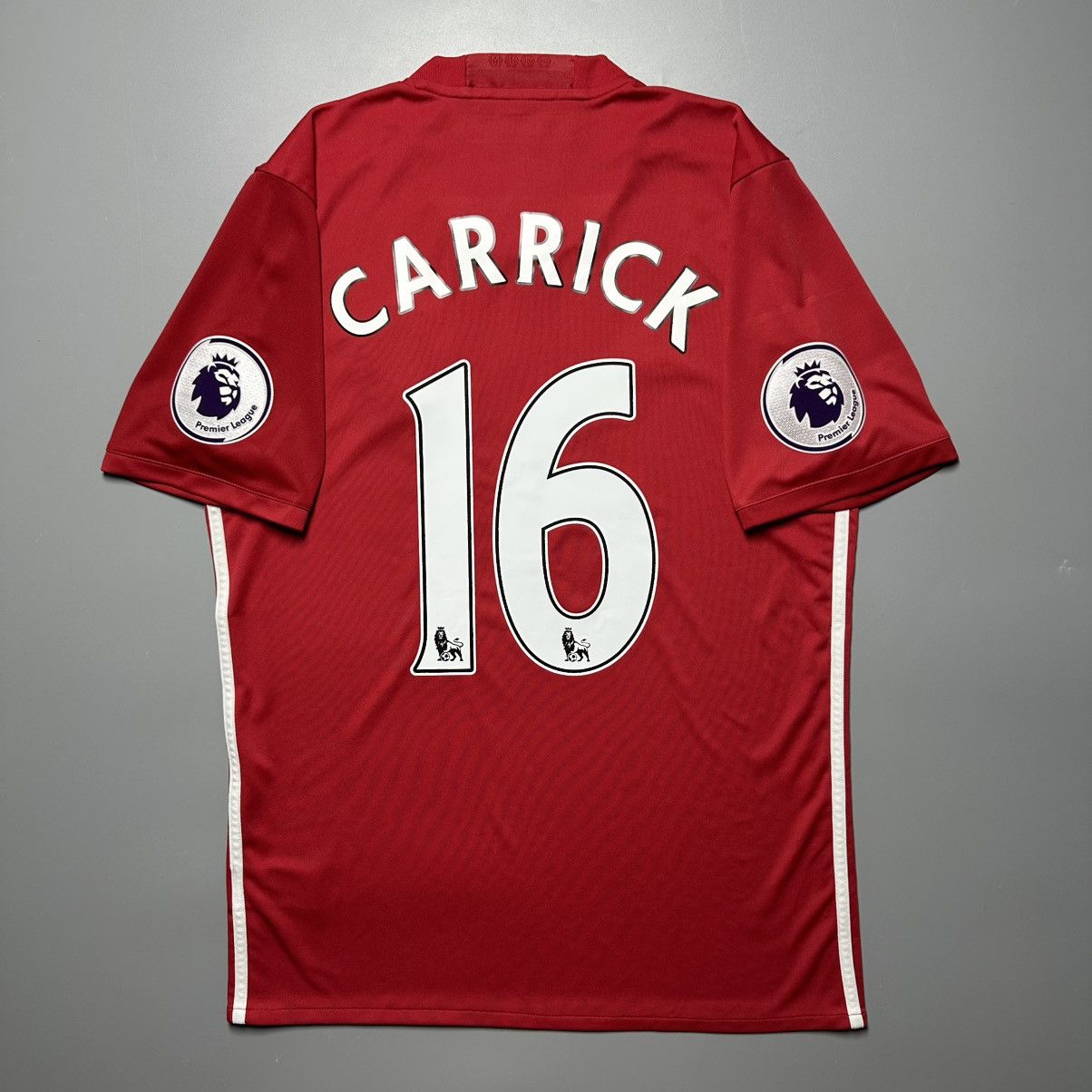Adidas MAN UNITED ADIDAS 2016/2017 FOOTBALL JERSEY #16 CARRICK Size US M / EU 48-50 / 2 - 1 Thumbnail