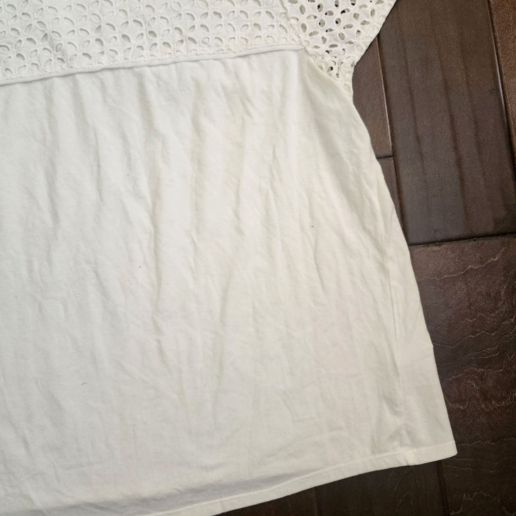 Vintage ELLE White Lace Yoke Short Sleeve Top JUNIOR L Blouse Women Shirt Casual Party/Cocktail Travel Basics Cotton Blend Pullover Slim/Regular Fit Size L / US 10 / IT 46 - 4 Thumbnail