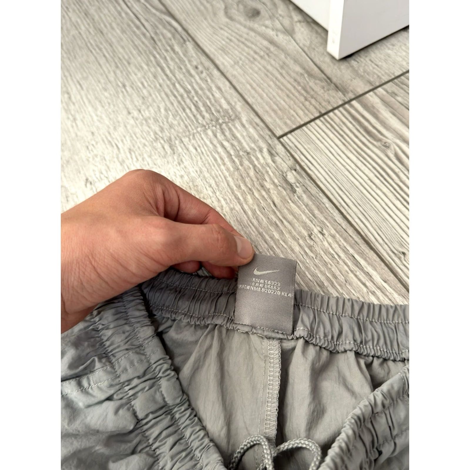 Nike VINTAGE Nike Track Pants Mens XL Nylon Gray Y2K Activewear Pants Size US 36 / EU 52 - 6 Thumbnail