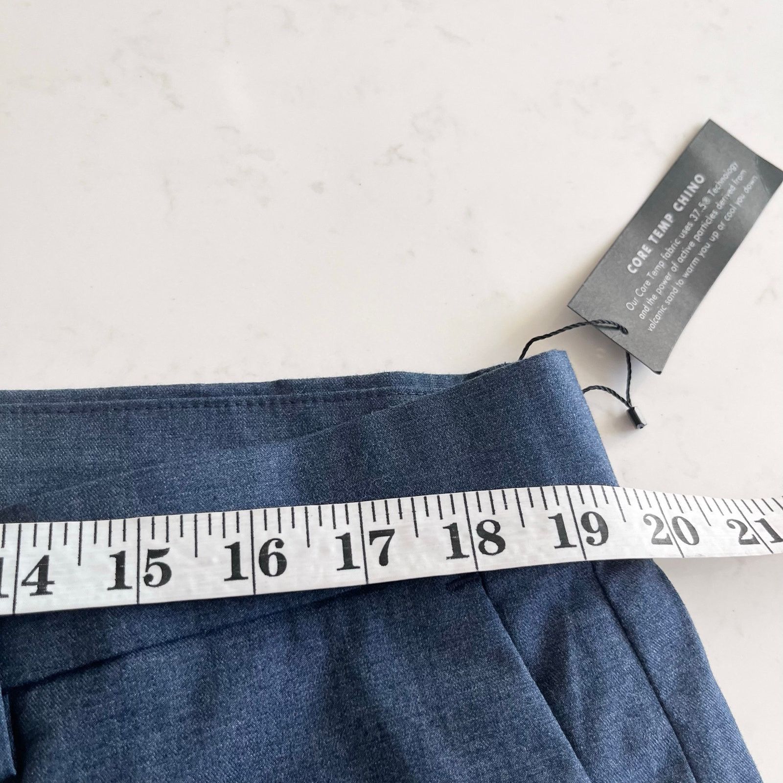Banana Republic Banana Republic Core Temp Short Slim Fit 7” Inseam Size US 38 / EU 54 - 7 Thumbnail