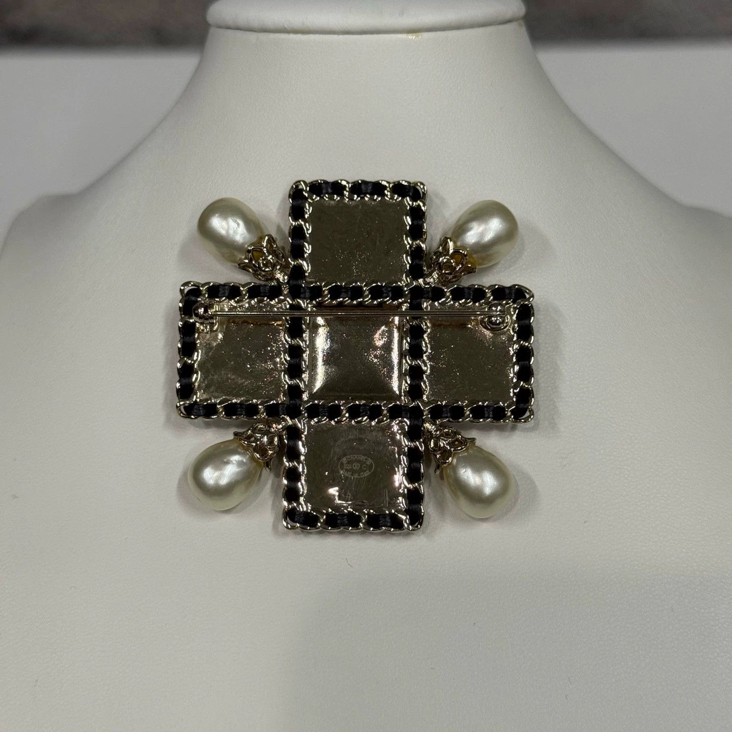 Chanel Chanel Brooch 99 New Size ONE SIZE - 2 Thumbnail