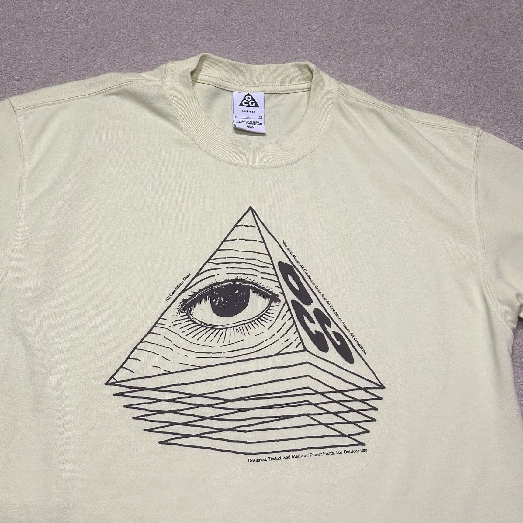 Nike Nike ACG Shirt Mens Small Neon Yellow Outdoor Hiking Changing Eye NWOT Size US S / EU 44-46 / 1 - 3 Thumbnail