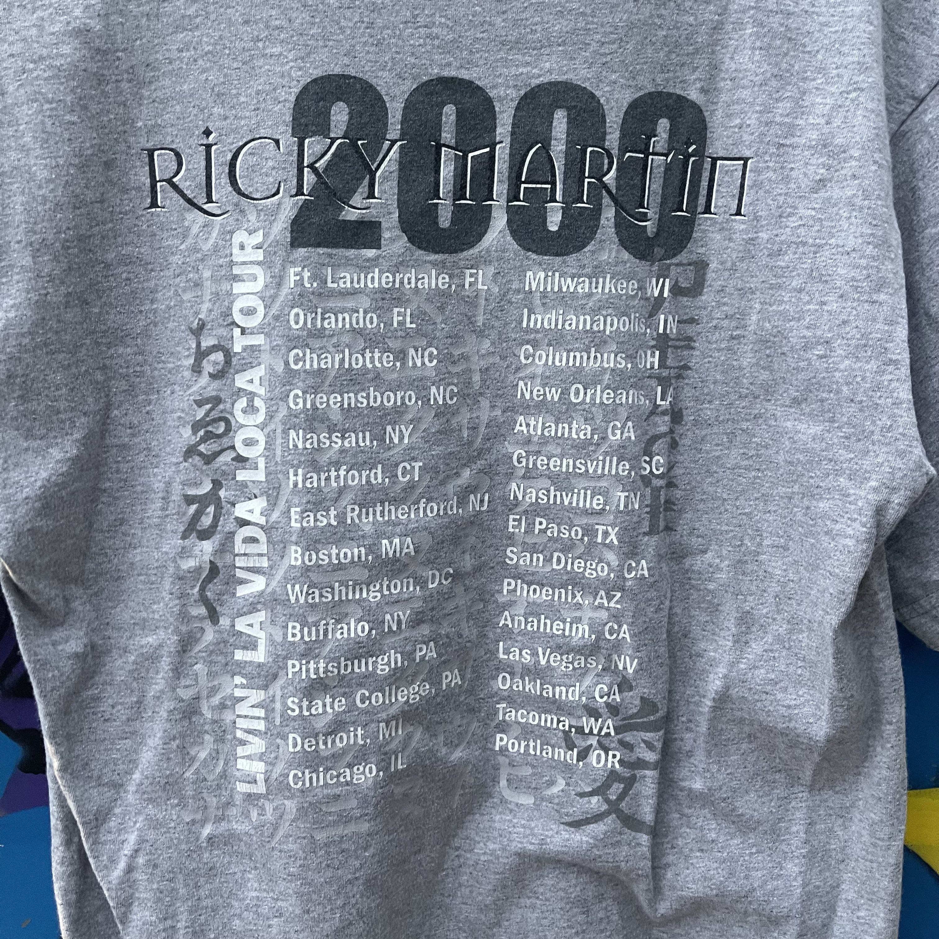 Vintage Vintage 2000 Ricky Martin Livin' La Vida Loca T-shirt Size US S / EU 44-46 / 1 - 6 Thumbnail