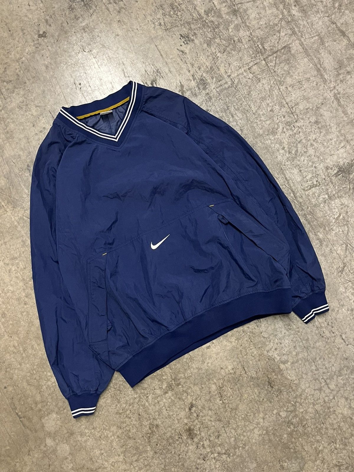 Nike Nike windbreaker center swoosh vintage 90s streetwear hype Size US XL / EU 56 / 4 - 2 Thumbnail
