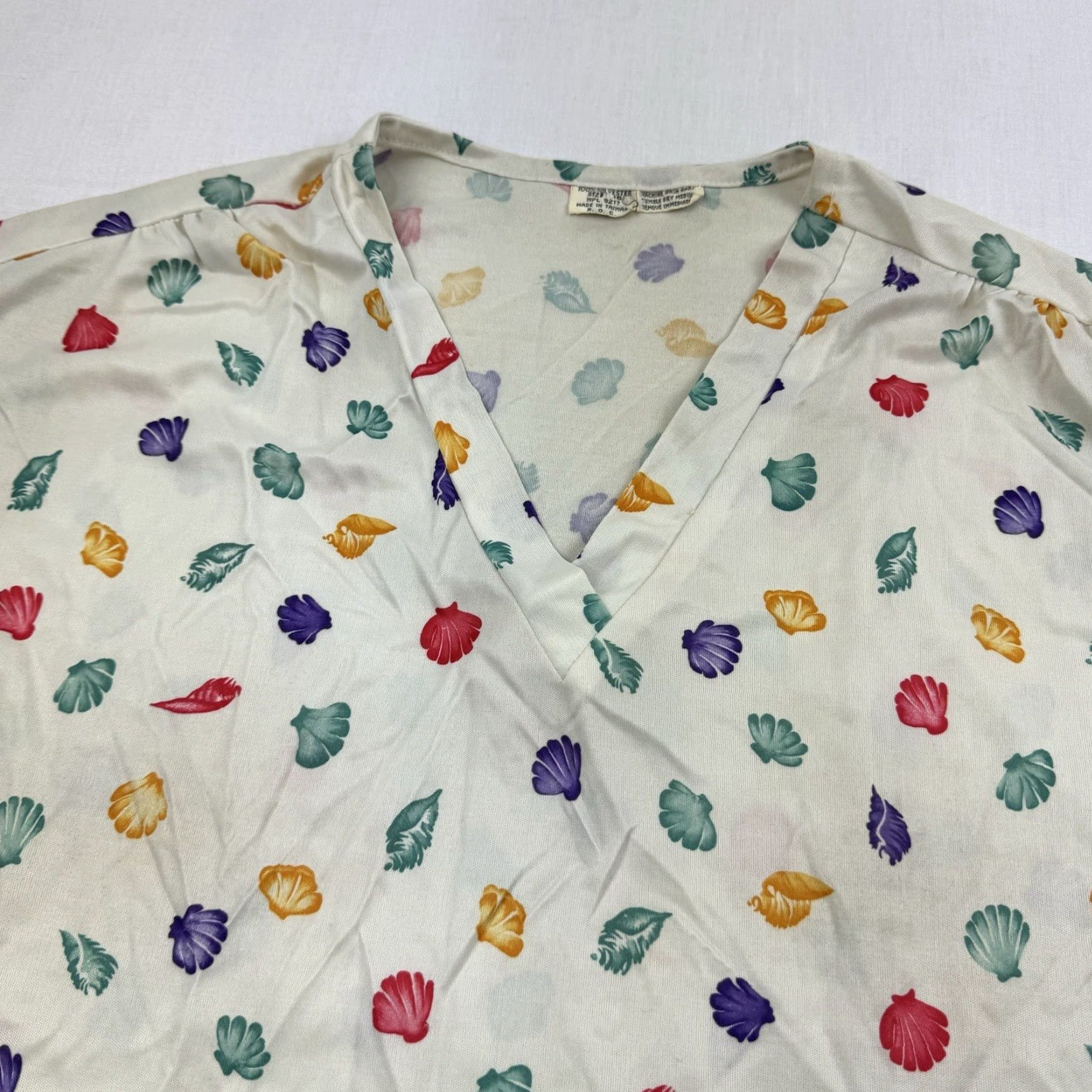 Vintage VINTAGE Blouse Womens 16 Tan Sea Shells V Neck Sleeveless 70s Hippie 70s Ivory Polyester N/A Size XXL / US 16-18 / IT 52-54 - 2 Thumbnail