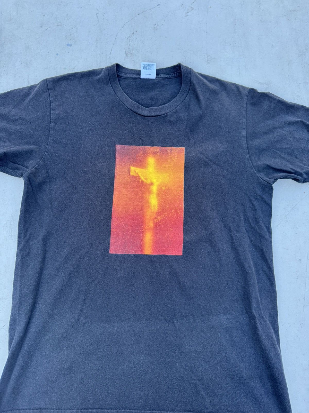 Tシャツ・カットソー Supreme FW17 Andres Serrano Piss Christ Tee White Supreme Piss Christ Tee - StockX News