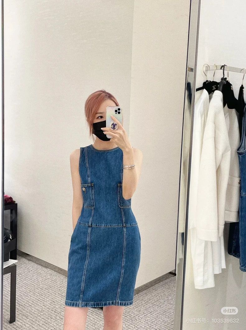 Chanel Chanel 22k jewel buckle blue denim sleeveless dress Size XXS / US 00 / IT 34 - 8 Thumbnail
