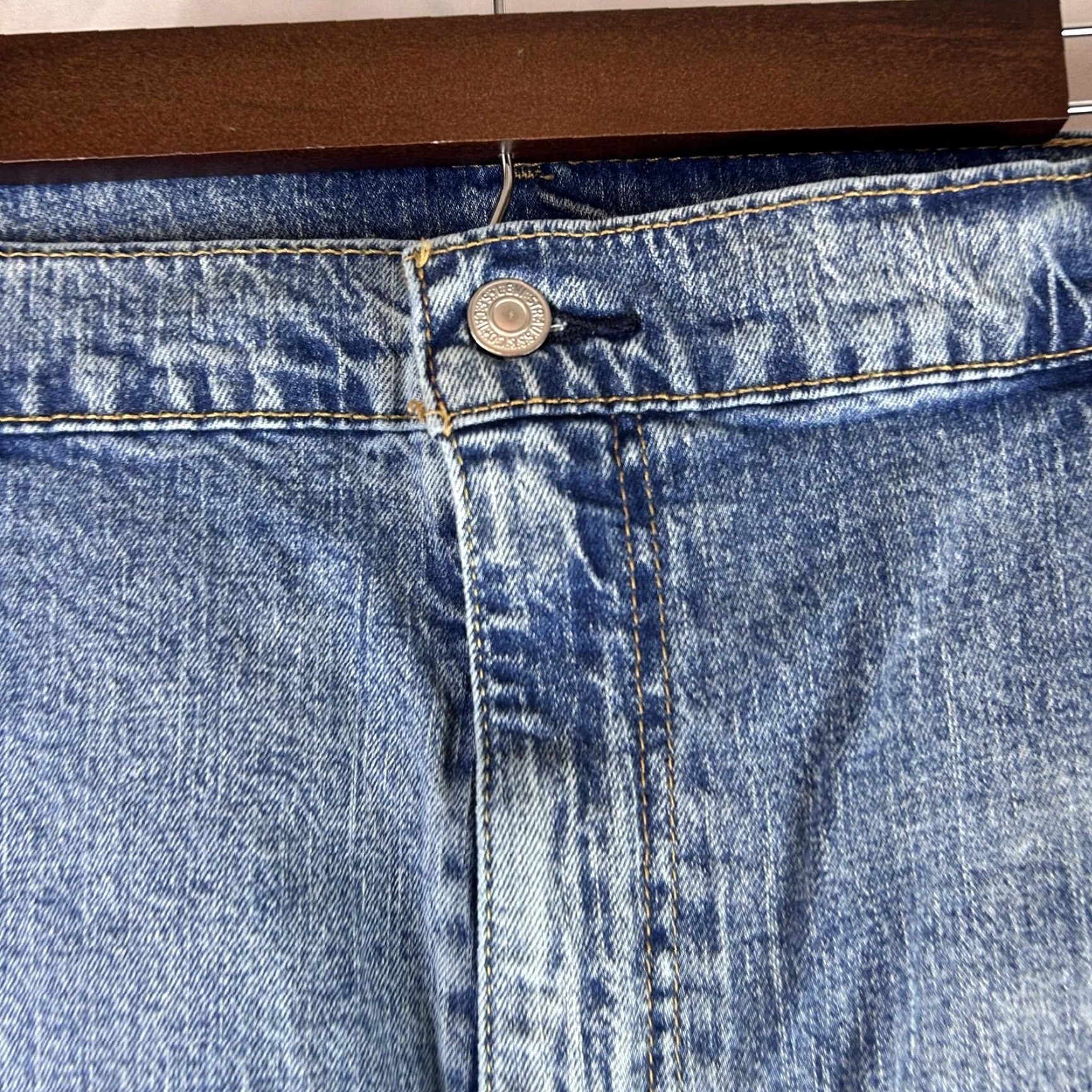 Levi's Levis Jeans Mens 48x29 Light Wash Blue Denim Athletic Taper Stretch Zip Fly Size US 32 / EU 48 - 3 Thumbnail