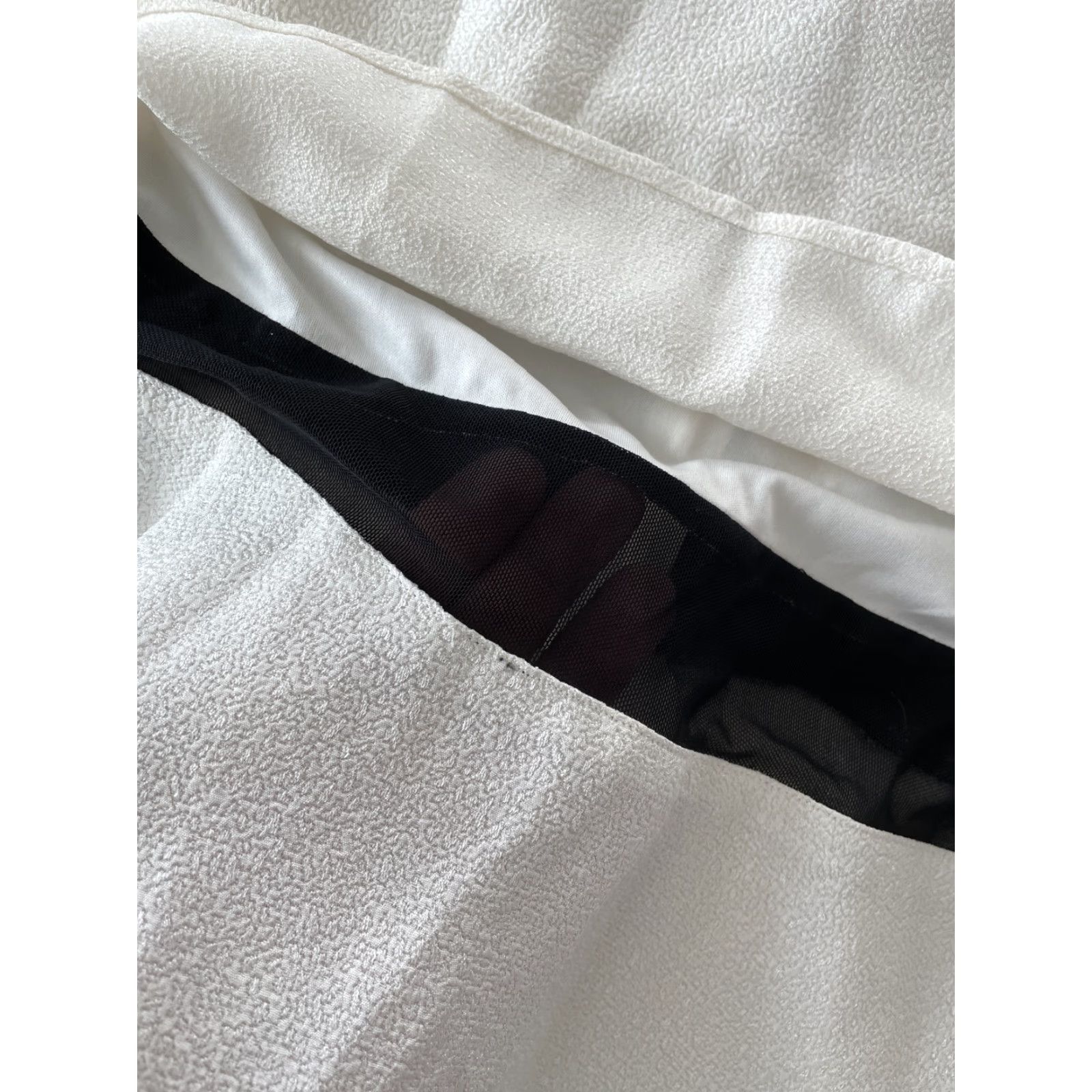 Express NWT Express Women’s Blouse Small Ivory Sleeveless Shirt Zip Rear Clasp & Zip Size S / US 4 / IT 40 - 5 Thumbnail