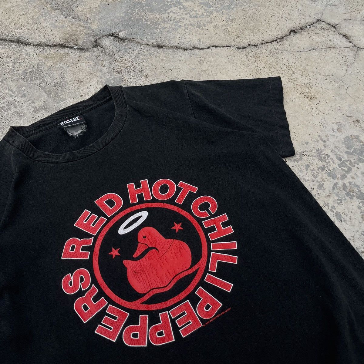 Vintage Vintage 90s Red Hot Chili Peppers Californication Band Tee Size US M / EU 48-50 / 2 - 3 Thumbnail