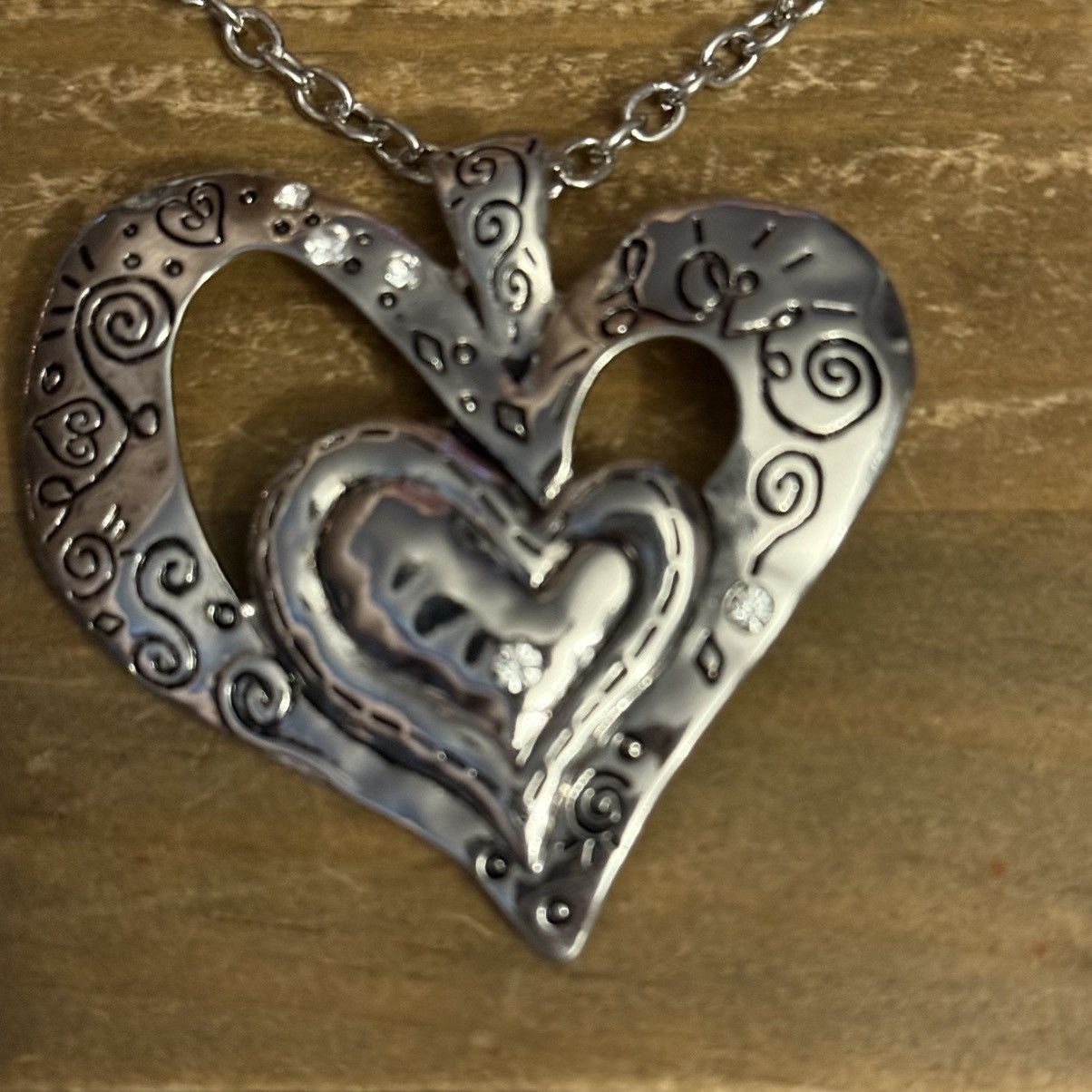 Other Silver tone large etched heart pendant necklace/earrings set Size ONE SIZE - 5 Thumbnail