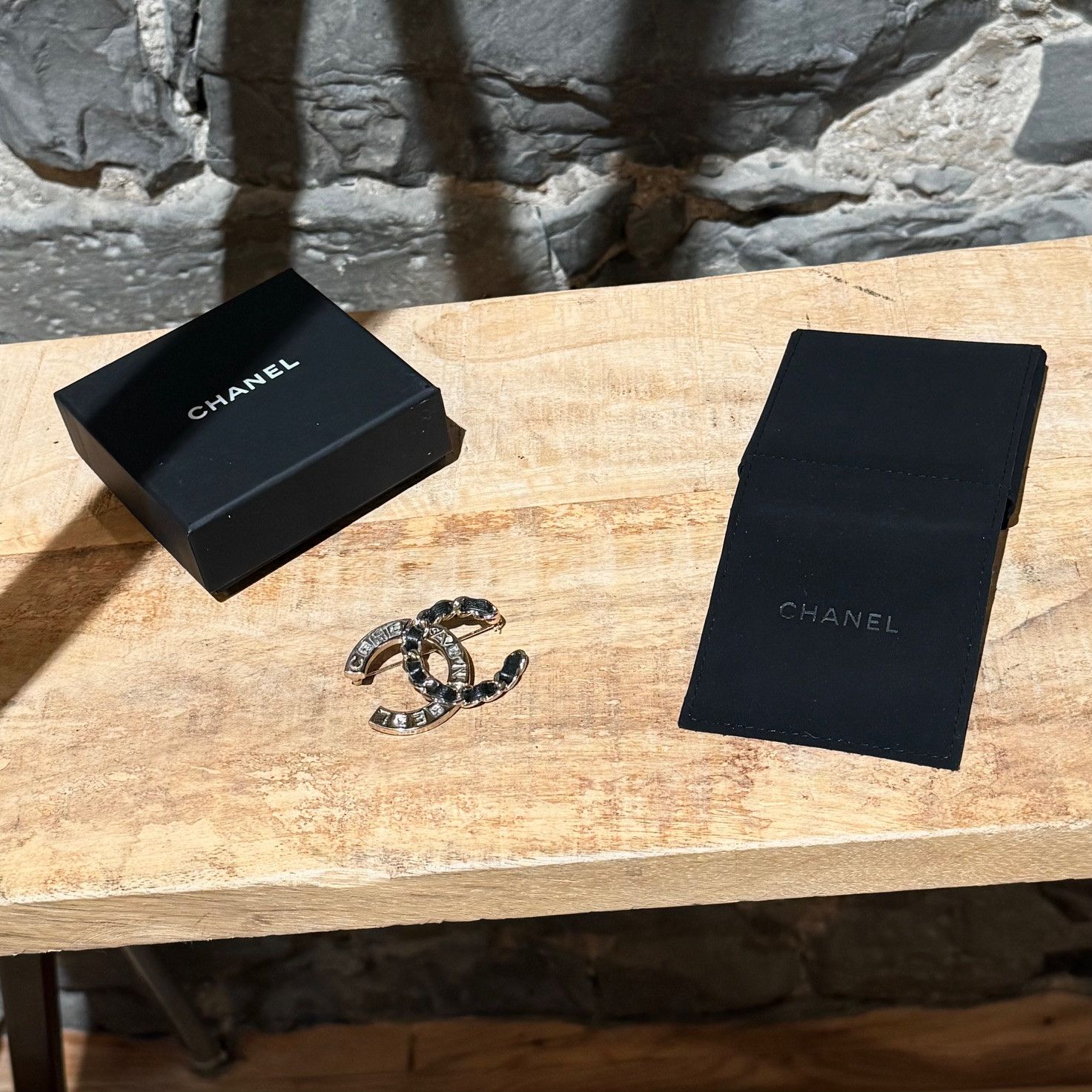 Chanel Chanel 2019 Crystal Chain Logo Gold CC Brooch Size ONE SIZE - 11 Thumbnail