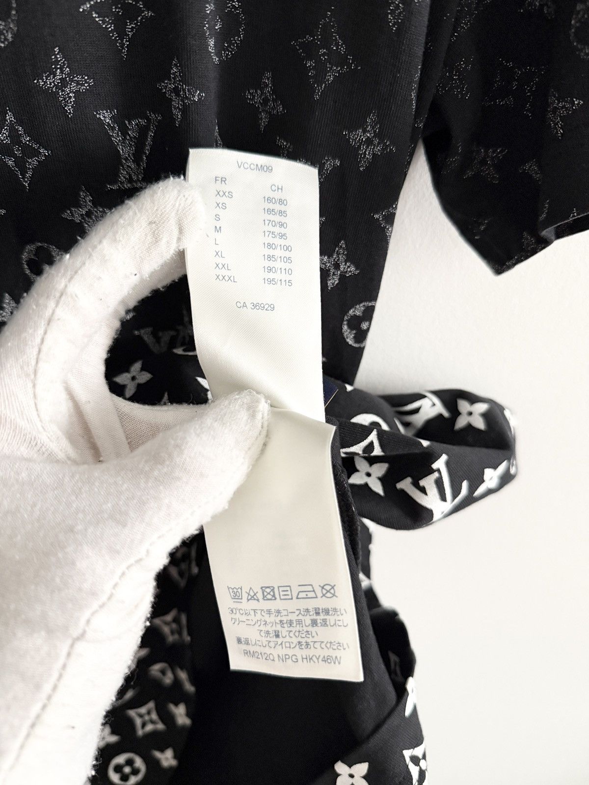 Louis Vuitton STEAL! Louis Vuitton Gradient Monogram Tee (L) Size US L / EU 52-54 / 3 - 8 Thumbnail