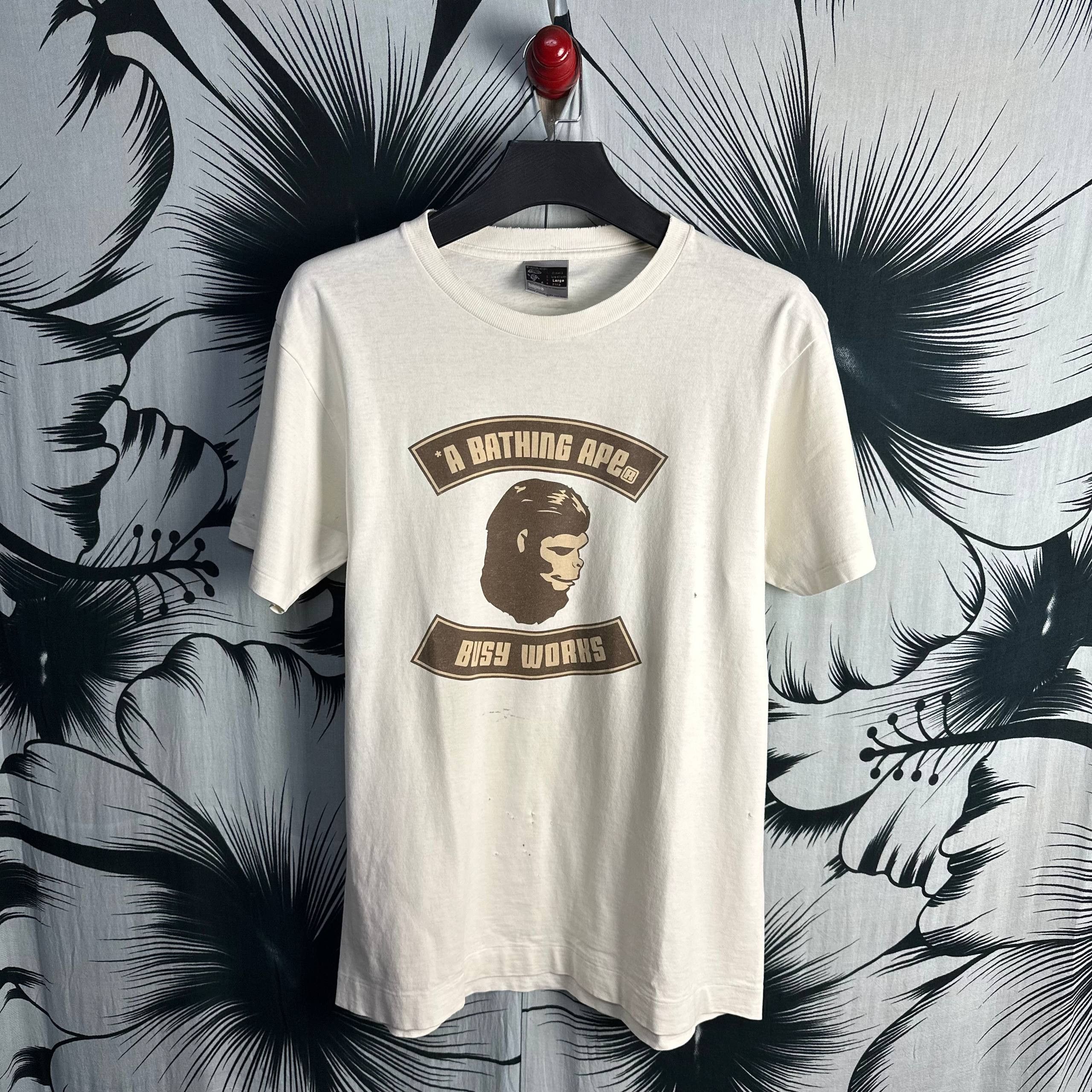 Bape Vintage Bape A Bathing Ape Busy Works T-Shirt Size US L / EU 52-54 / 3 - 1 Thumbnail