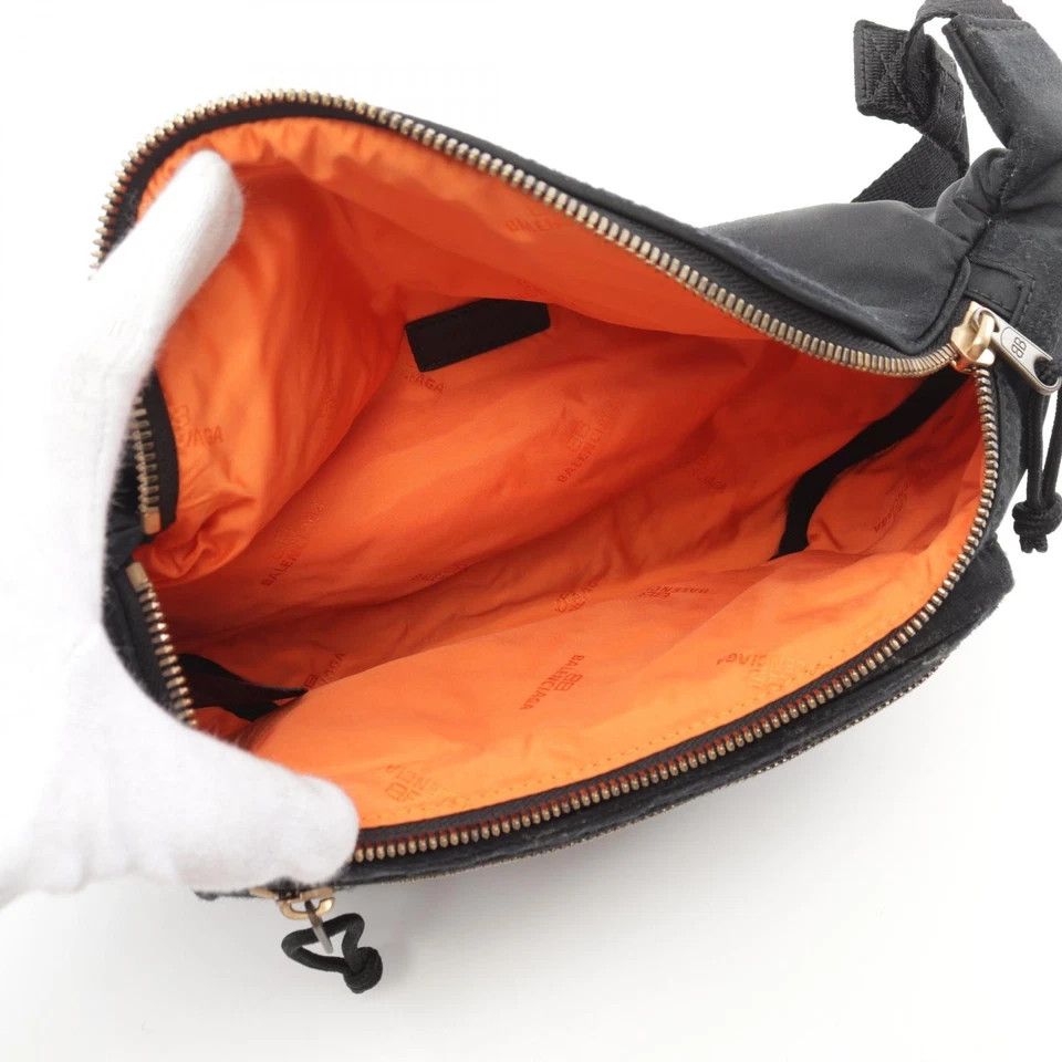 Balenciaga o1bcso1str1225 Size: OS / Explorer Beltpack in Black Size ONE SIZE - 3 Thumbnail