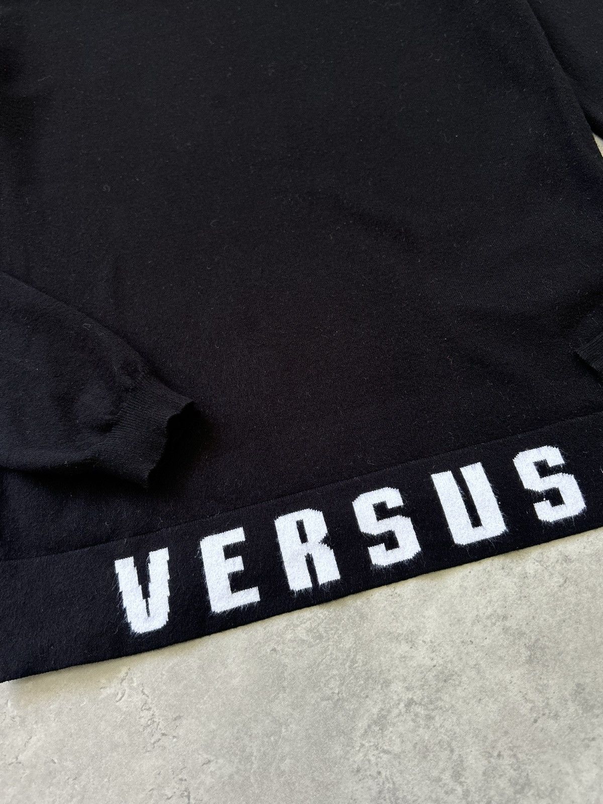 Versace Versace versus black luxury sweater , old money Size S / US 4 / IT 40 - 3 Thumbnail
